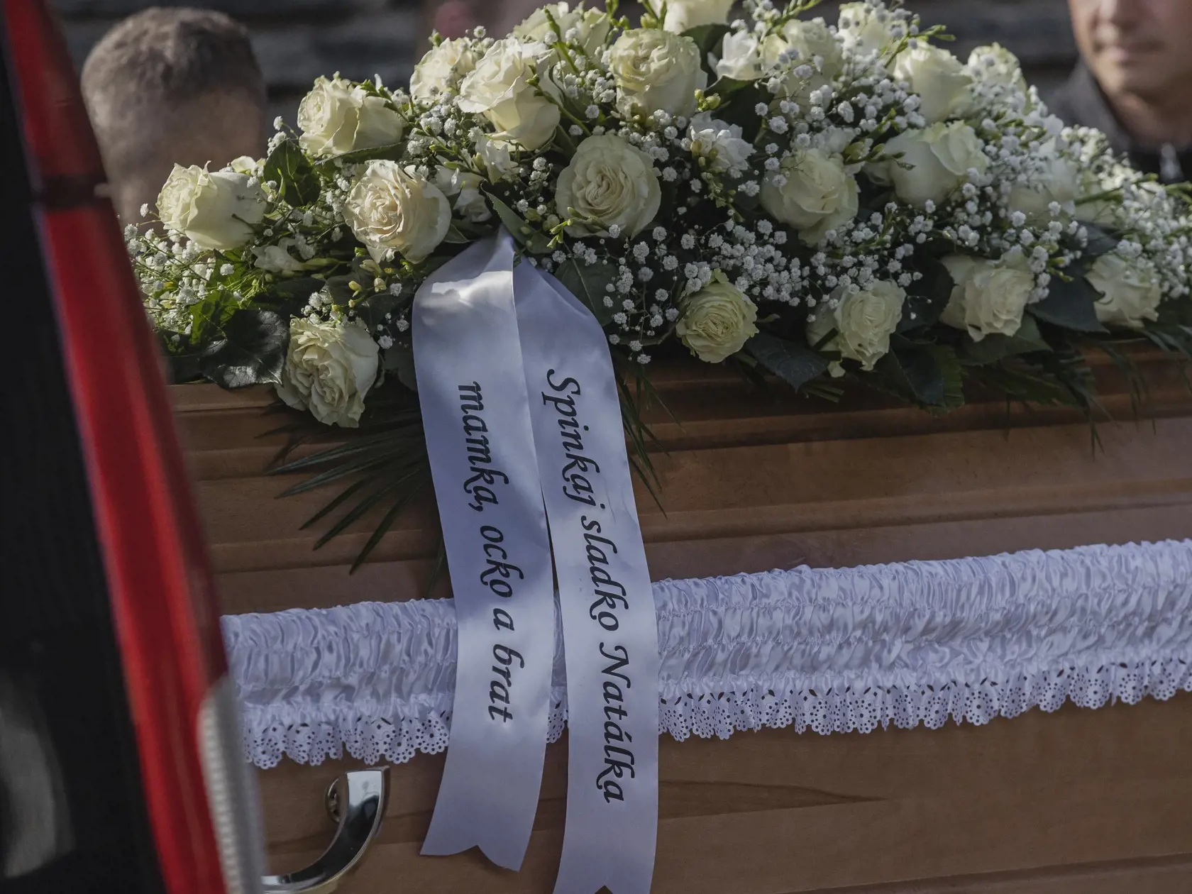 V Spišskej Novej Vsi sa 7.10.2022 konala posledná rozlúčka s Natáliou Hamrákovou. Iba 19-ročná študentka práva bola jednou z obetí tragickej nehody na Zochovej ulici v Bratislave.