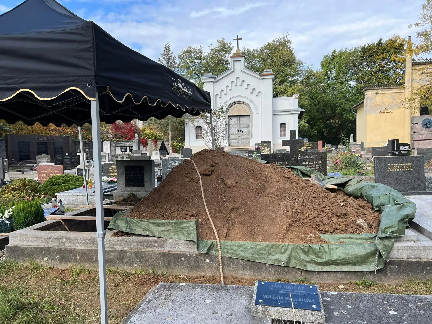 Sashu pochovajú na cintoríne v Banskej Bystrici.