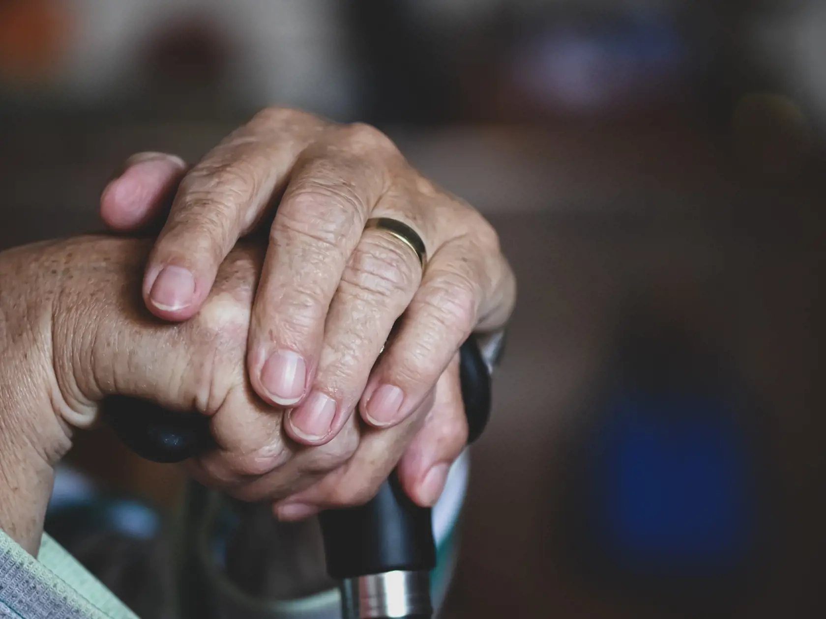 Seniori to napriek opakovanému zvyšovaniu penzií nemajú na Slovensku ľahké. Môžu za to viaceré veci.