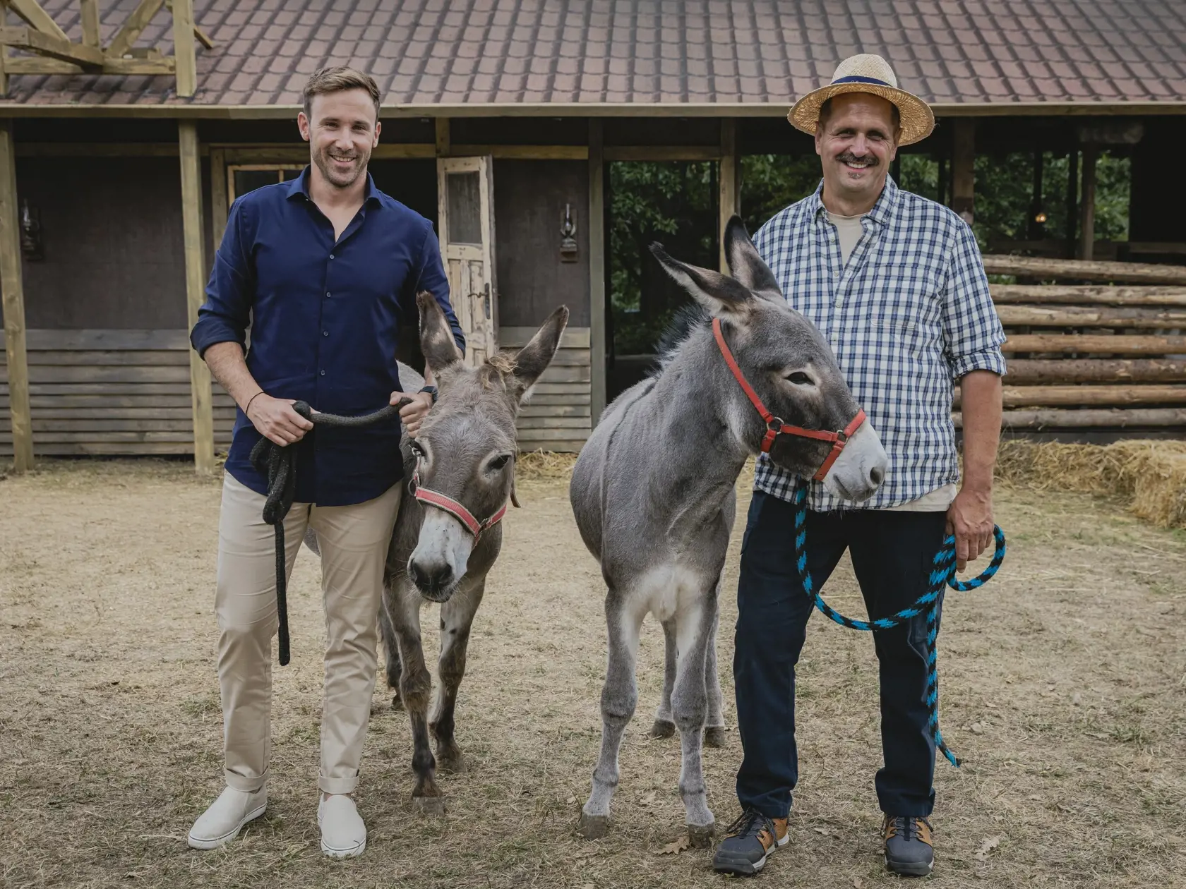 Na snímke hospodár celej série reality show Farma, Martin Bagar a moderátor Farmy 14, herec Marek Fašiang.