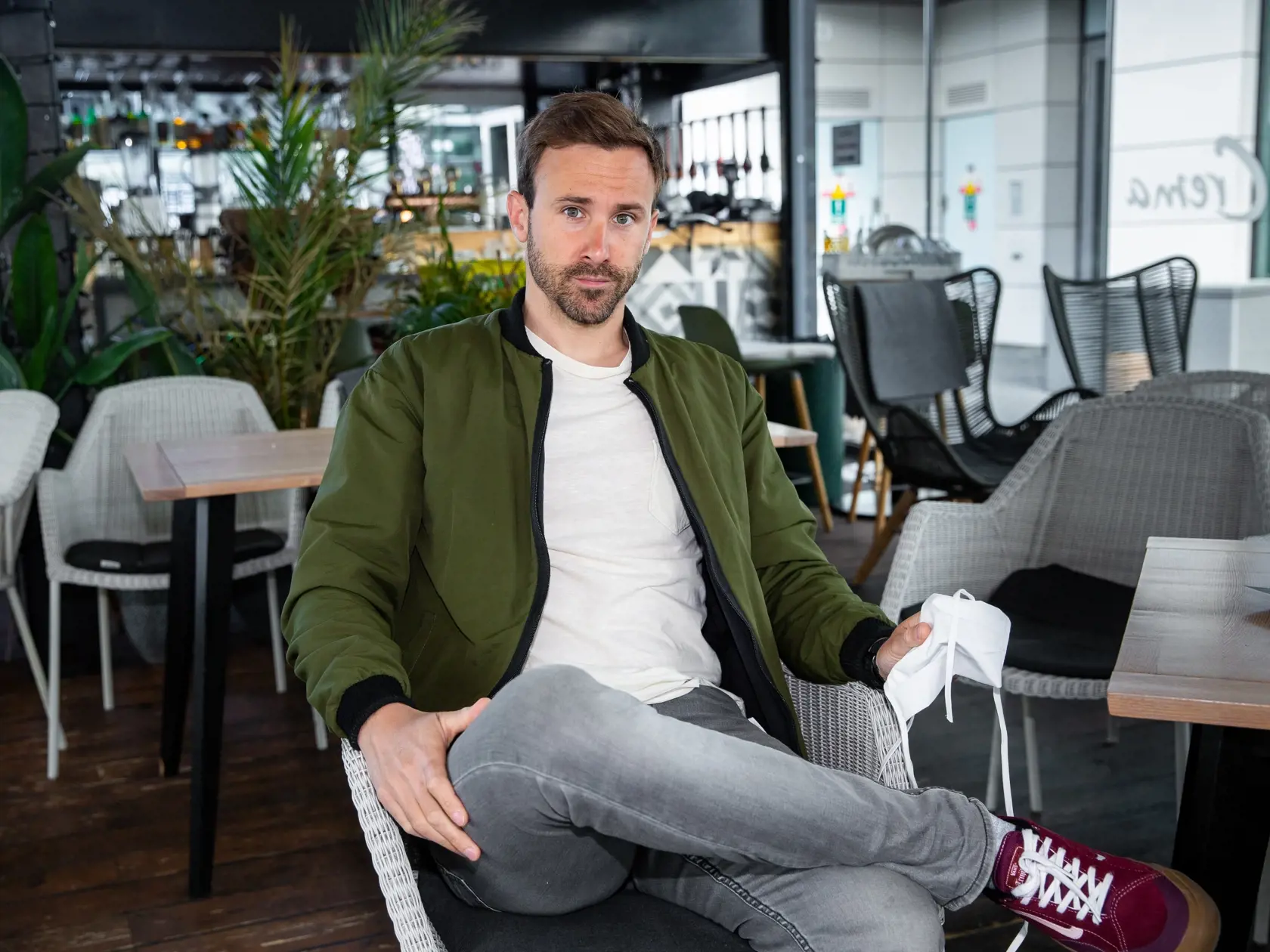 Marek Fašiang v jednej zo svojich kaviarní v Bratislave
