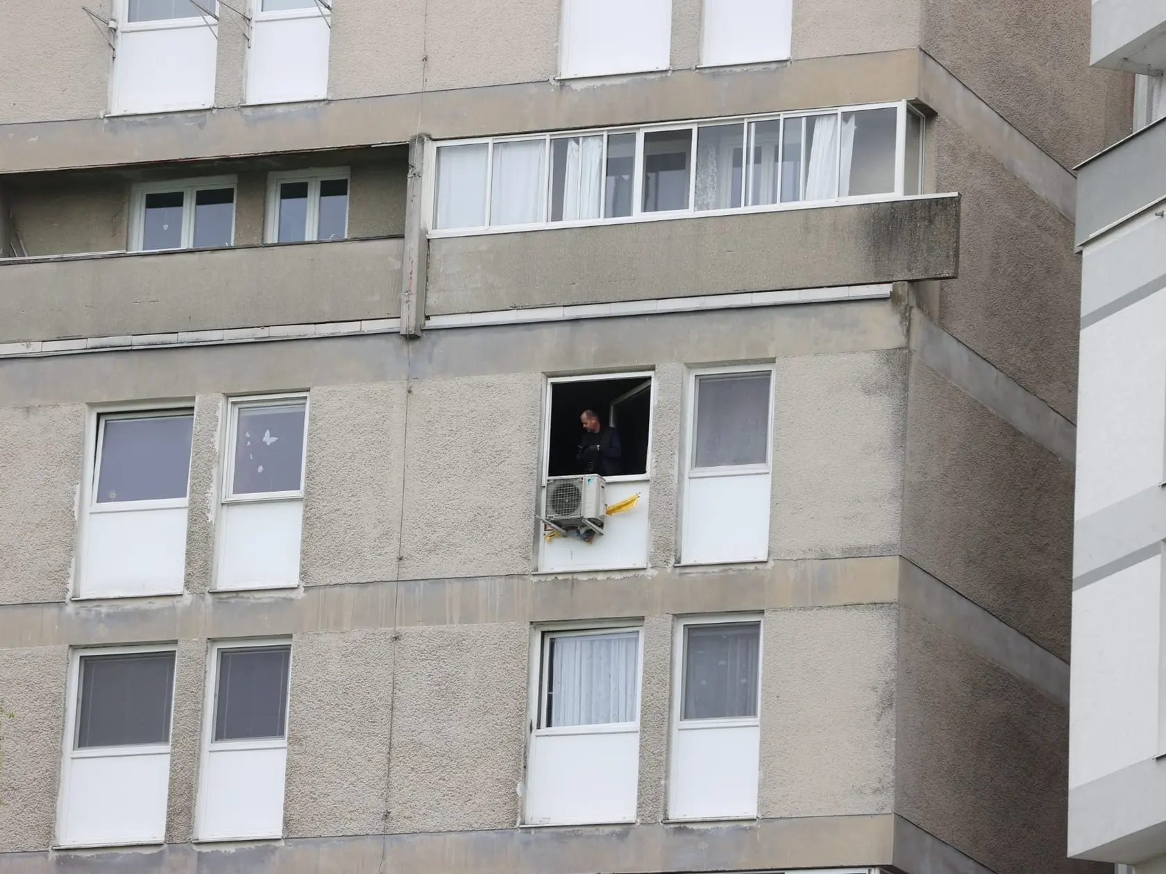 Policajti Okresného riaditeľstva PZ v Bratislave aktuálne vykonávajú potrebné úkony v súvislosti s tragickou udalosťou, ku ktorej došlo v bratislavskej mestskej časti Vrakuňa.