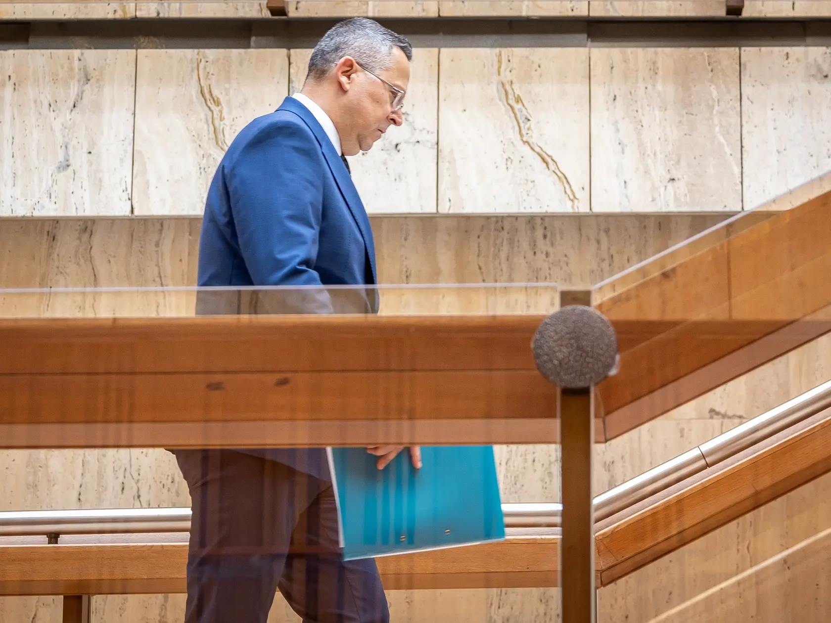 74. schôdza vlády SR. Na snímke je Ladislav Kamenický, minister financií SR.