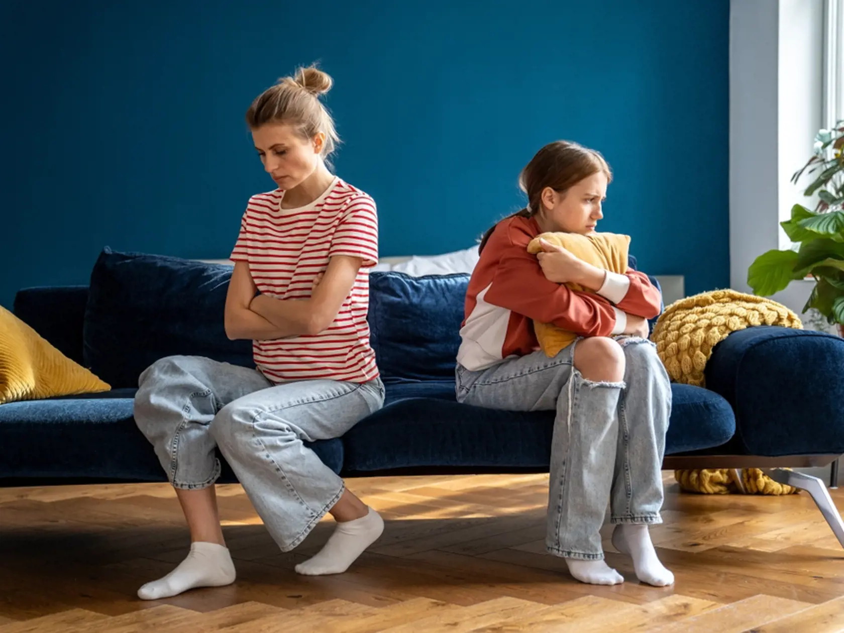 Manipulatívna matka sa neustále snaží ovplyvňovať svoje deti, často prostredníctvom emocionálneho vydierania.