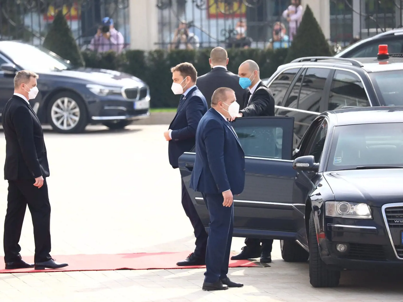 Príchod členov vlády do Prezidentského paláca, kde ich hlava štátu Zuzana Čaputová vymenovala do svojich funkcií 1. apríla 2021.