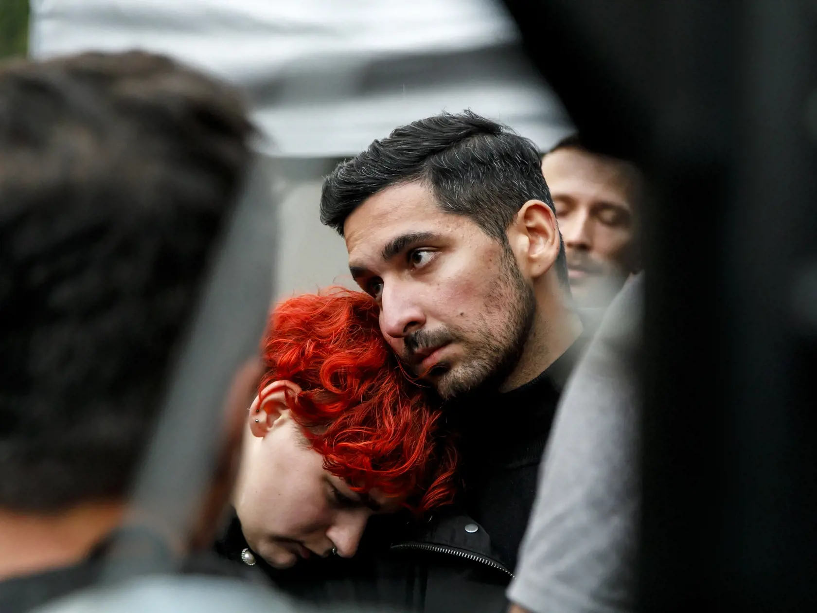 Na snímke vpravo hudobník Erik Žigmund po pochode za odsúdenie nenávisti voči LGBTI komunite v Bratislave 14. októbra 2022. Sprievod zo Zámockej ulice na Námestie SNP za obete tragédie zorganizovali Iniciatíva Inakosť a Dúhový Pride Bratislava. FOTO TASR - Dano Veselský