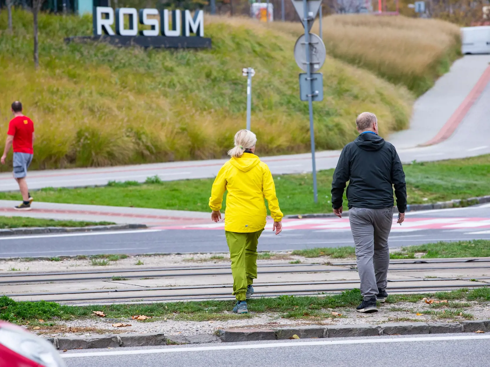Michaela Čobejová s manželom pri bratislavskom jazere Štrkovec.