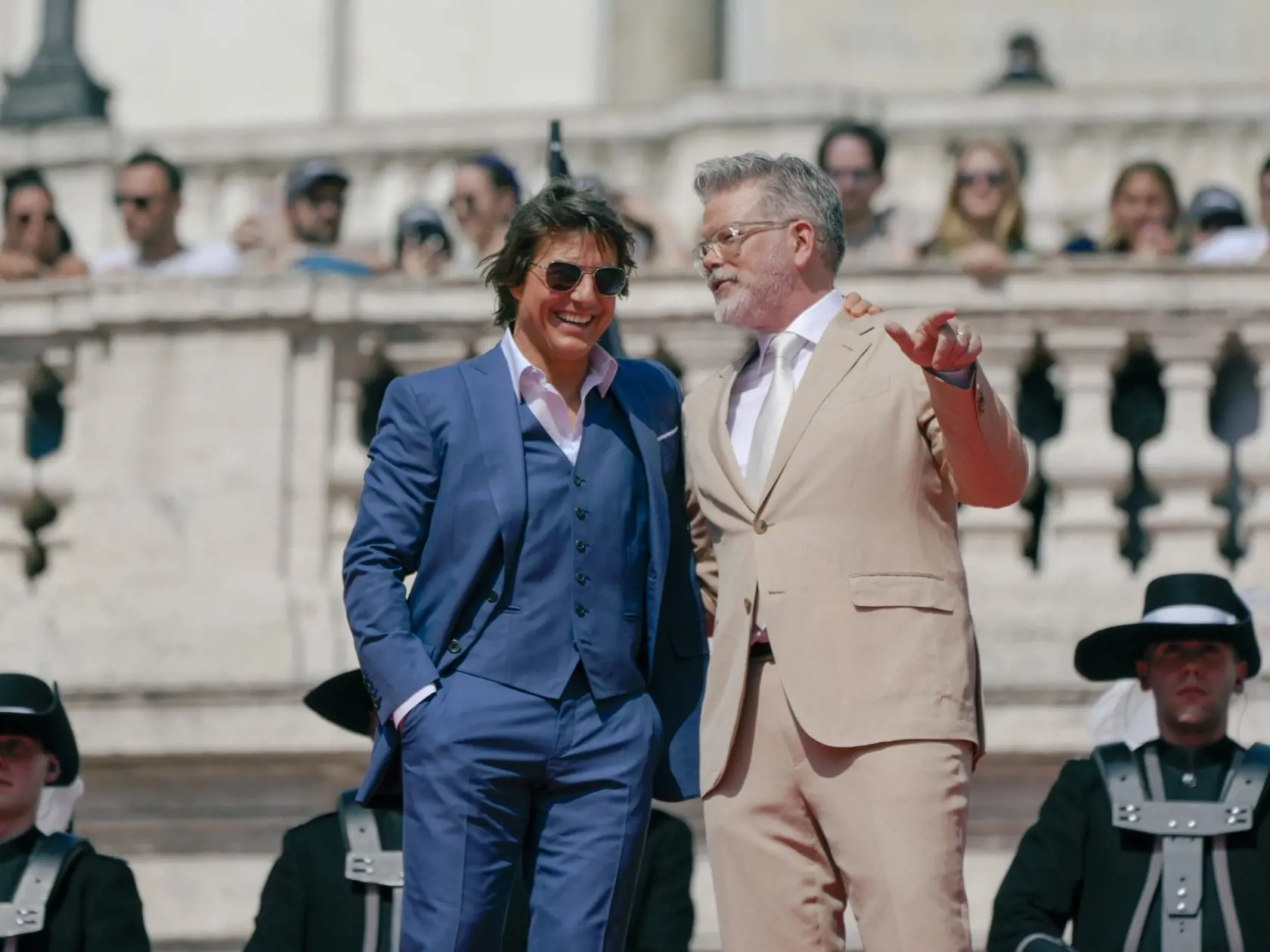 WA 19 Rím - Americký herec Tom Cruise (vľavo) a režisér Chris McQuarrie pózujú fotografom počas svetovej premiéry siedmeho dielu filmovej série Mission: Impossible s názvom Mission: Impossible Odplata - Prvá časť (Mission: Impossible – Dead Reckoning Part One) na Španielskych schodoch v Ríme v pondelok 19. júna 2023. FOTO TASR/AP 

Actor Tom Cruise, left and director Chris McQuarrie pose for photographers on the red carpet of the world premiere for the movie "Mission: Impossible - Dead Reckoning