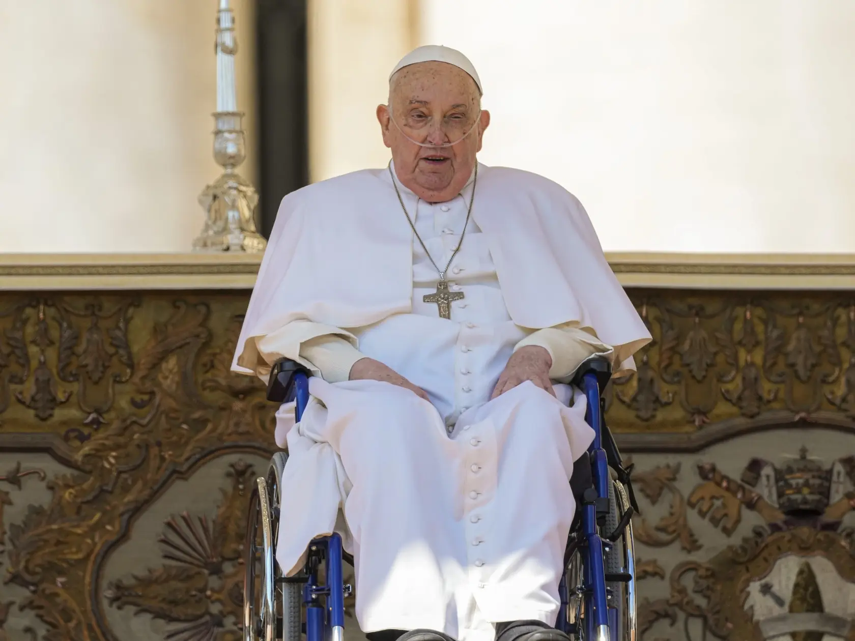 WA 13 Vatikán - Pápež František, ktorý sa po prvý raz od prepustenia z nemocnice objavil na verejnosti, zdraví veriacich na záver bohoslužby na Námestí sv. Petra vo Vatikáne v nedeľu 6. apríla 2025. FOTO TASR/AP 


Pope Francis arrives at the end of a mass in St. Peter's Square at The Vatican, Sunday, April 6, 2025, part of the jubilee of the sick and the health workers. (AP Photo/Andrew Medichini)