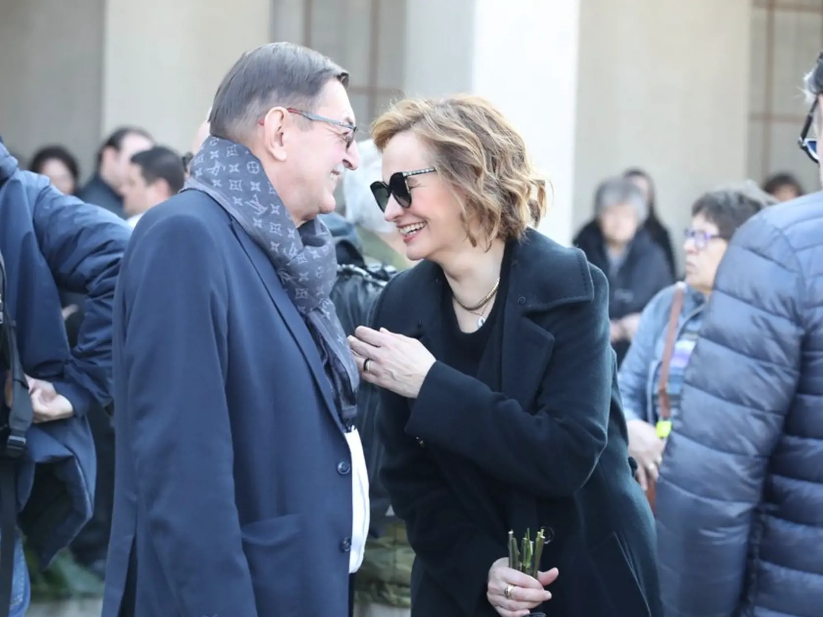 Posledná rozlúčka s hercom, spevákom a legendárnym princom Josefom Zímom (†92). Prišla aj muzikálová speváčka Monika Absolonová. Tá v jednom momente vybuchla do smiechu.                