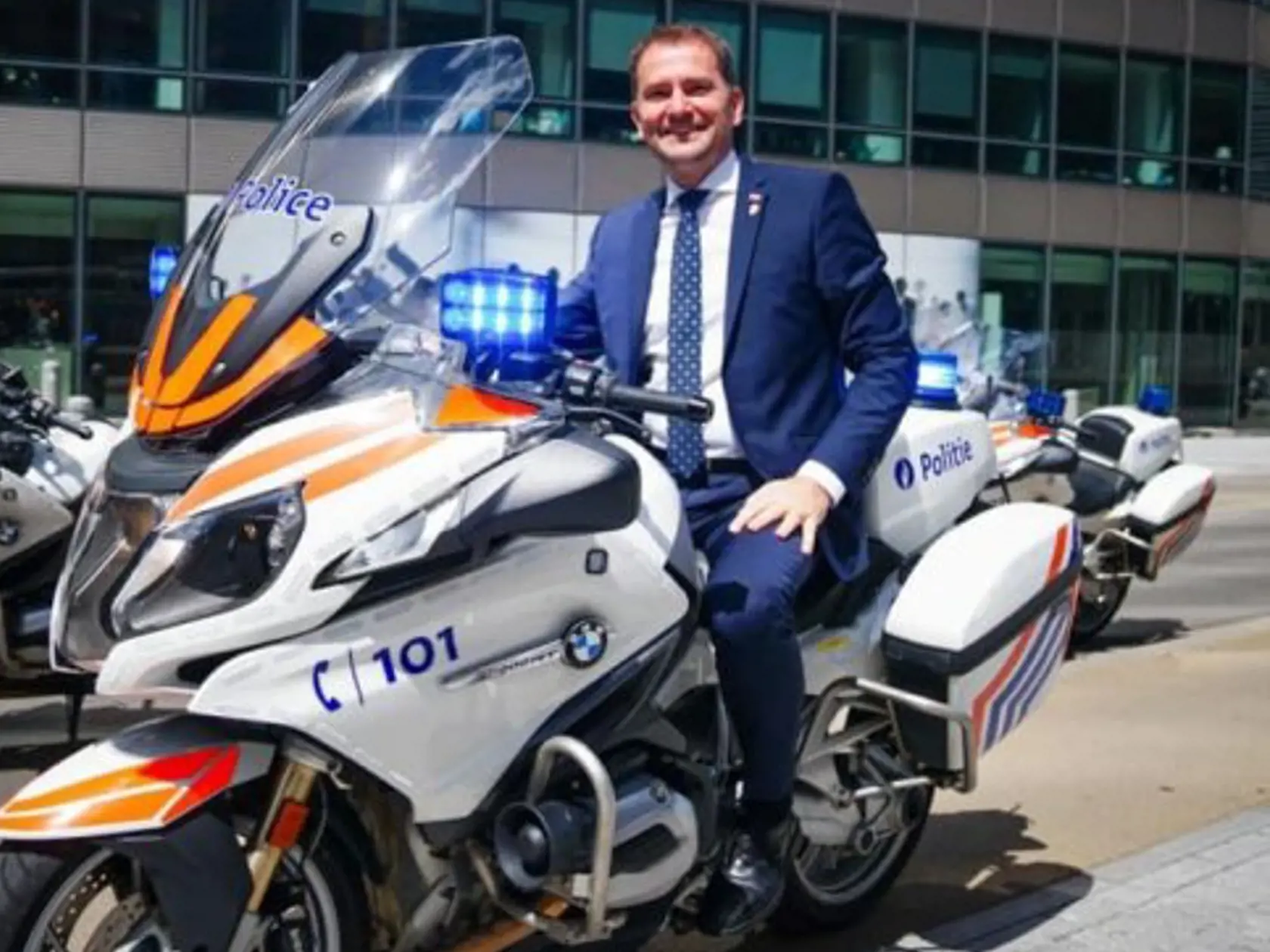 Igor Matovič v Bruseli pózoval na policajnej motorke.