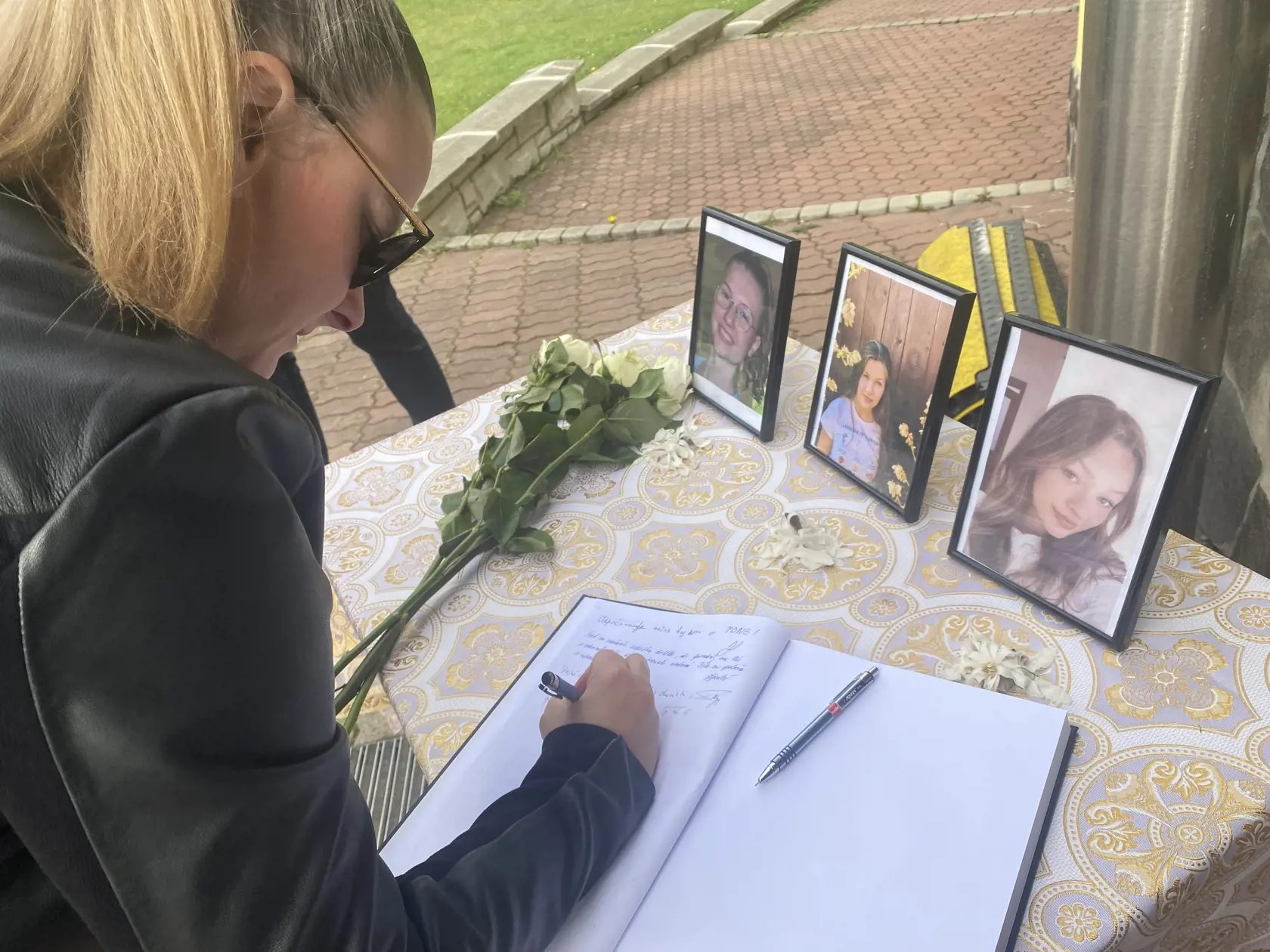 Pohreb Katky (†17) Lucky (†17) a Sofie (†18), obetí nehody pri Spišskej Kapitule.