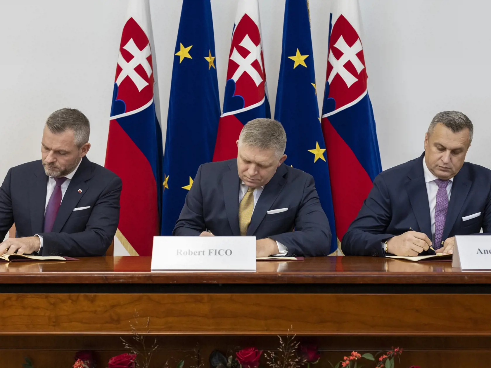 Mimovládne organizácie nebudú mať v nasledujúcom parlamentnom období na ružiach ustlané. Svedčia o tom výroky budúceho štvornásobného premiéra Roberta Fica (59).