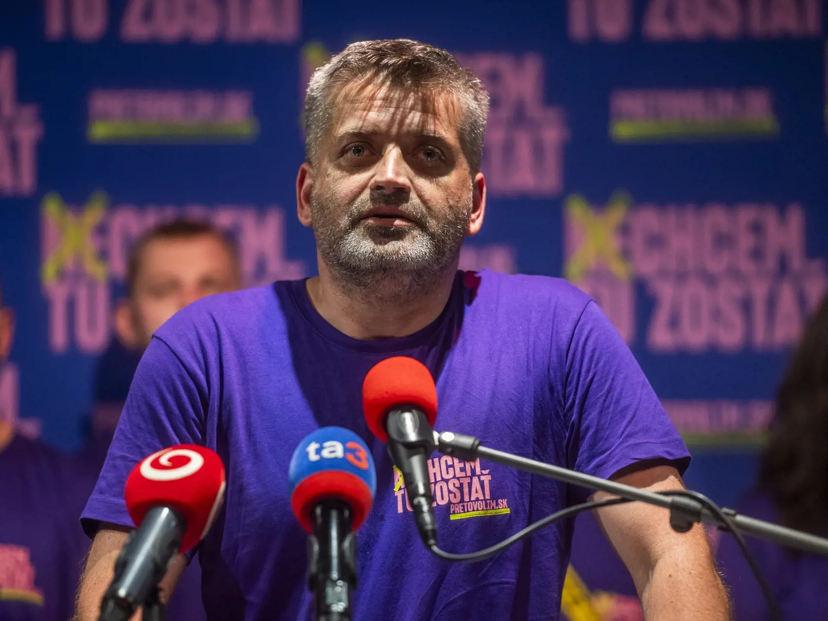 "Podobné iniciatívy sledujeme v krajinách ako Rusko, Venezuela, Nikaragua, Gruzínsko. V Rusku bol zákon o zahraničných agentoch prijatý v roku 2012 a neskôr opakovane sprísňovaný, jeho dopady na ruskú občiansku spoločnosť tu nie je potrebné rozvádzať," uzavrel. Otázku hlavných zdrojov príjmov nadácia v zaslanej odpovedi nekomentovala.
