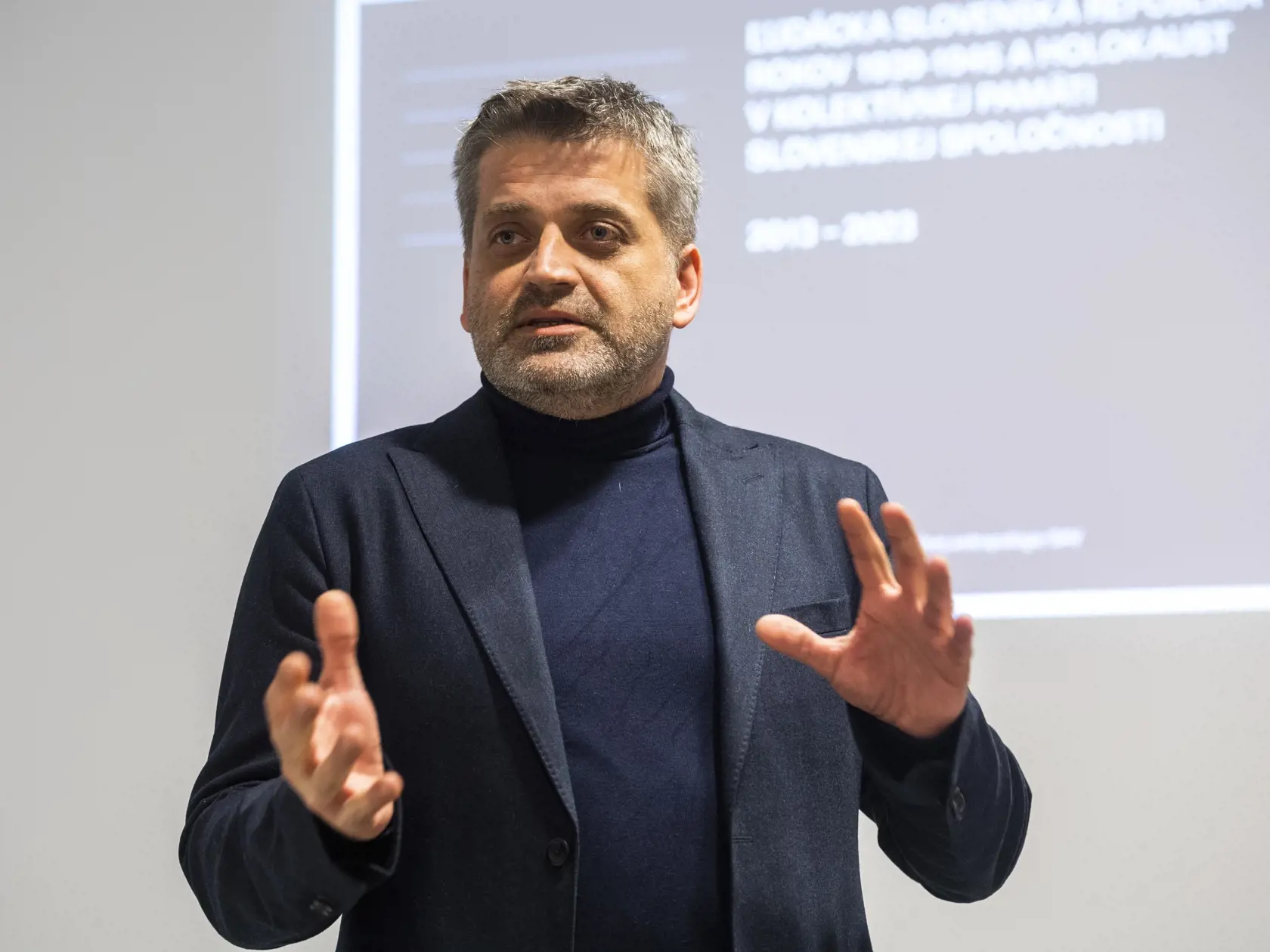 Fedor Blaščák z Nadácie otvorenej spoločnosti upozornil, že FARA (Foreign Agent Registration Act) v USA nie je namierený proti mimovládnym organizáciám. „FARA nevyžaduje registráciu len na základe toho, že nejaká mimovládna organizácia získala finančné zdroje zo zahraničia. Povinnosť zápisu do registra FARA vzniká vtedy, ak je organizácia priamym zástupcom zahraničného príkazcu, vrátane toho, že koná pod priamym vedením a kontrolou zahraničnej vlády alebo politickej strany,“ uviedol Blaščák.