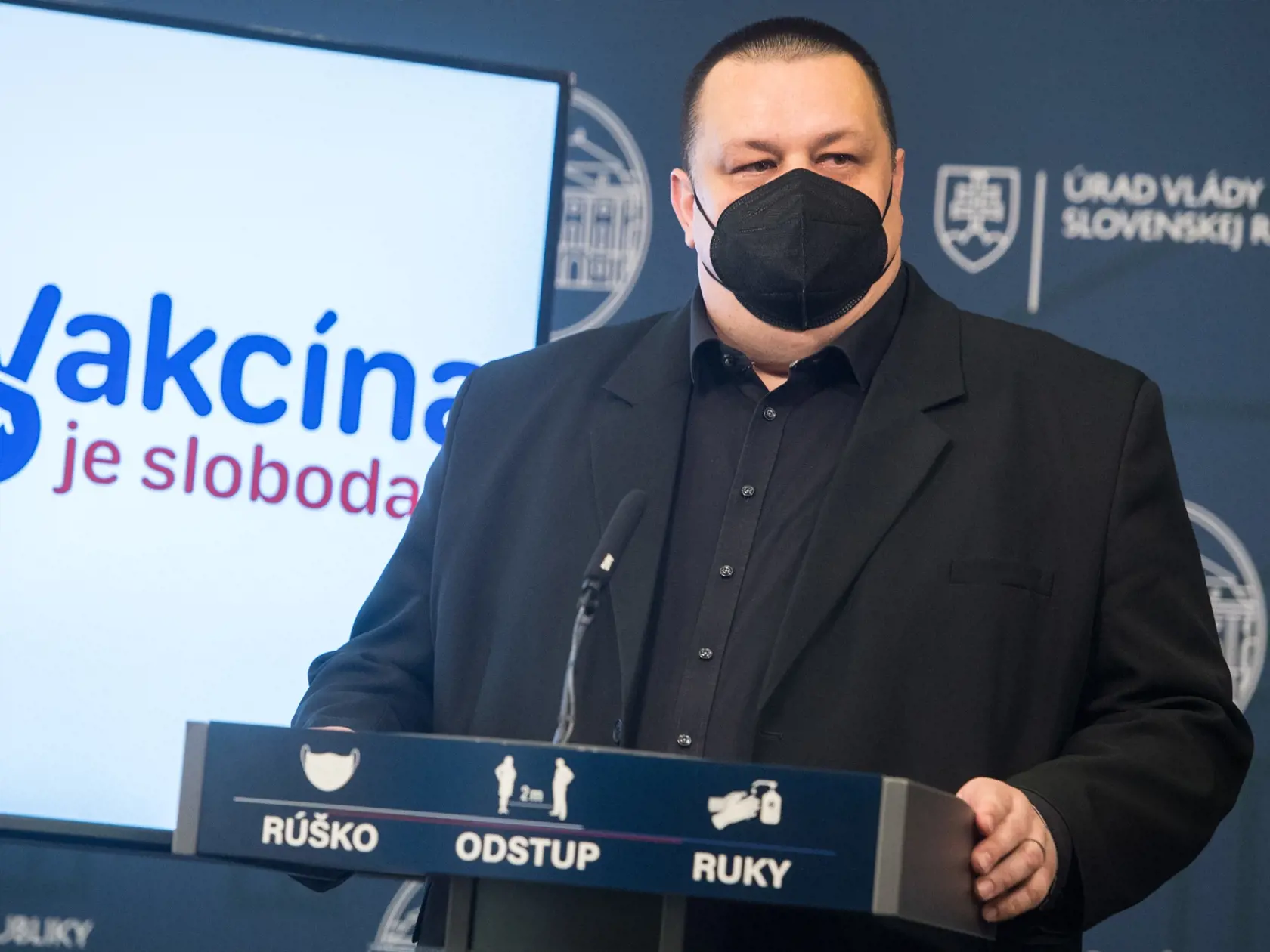 Hlavný hygienik SR Ján Mikas hovorí, že u nás sa sekvenovaním vzoriek zatiaľ indická mutácia nepotvrdila.