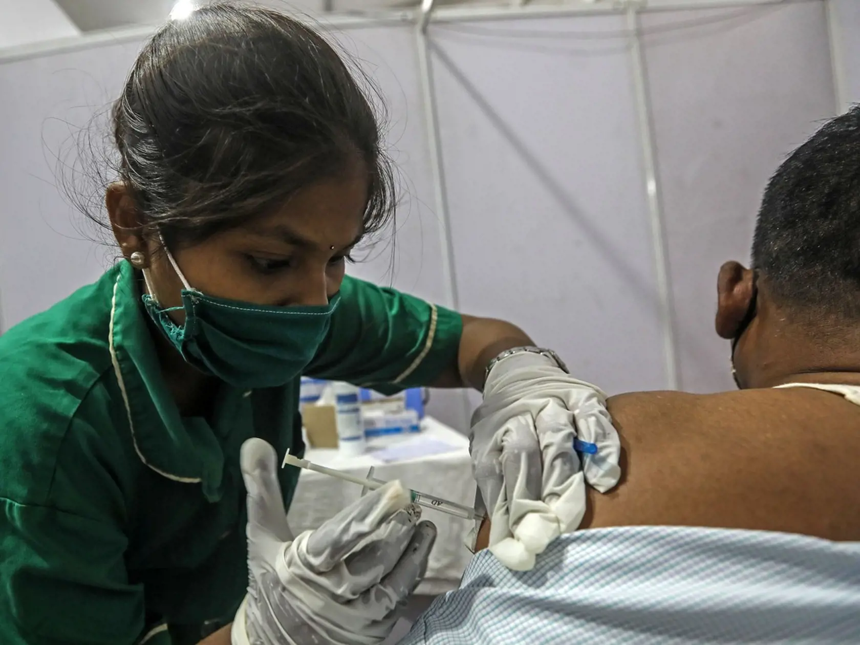 Najnovší rýchly nárast infekcií spôsobil, že India zaznamenala celkovo 13,5 milióna infikovaných, čo je viac než 13,48 milióna v Brazílii.