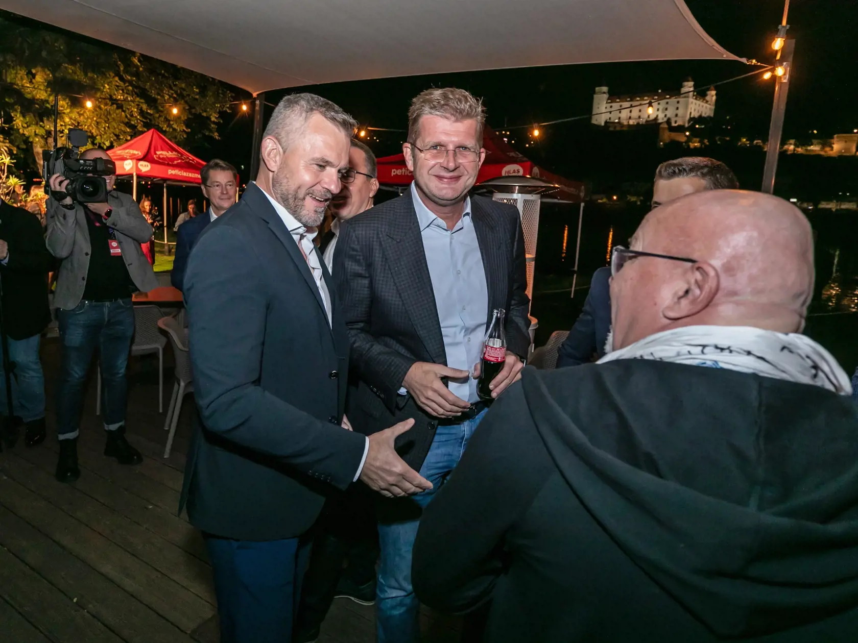 Na snímke predseda politickej strany HLAS - sociálna demokracia Peter Pellegrini počas volebnej noci v reštaurácii Aušpic.  