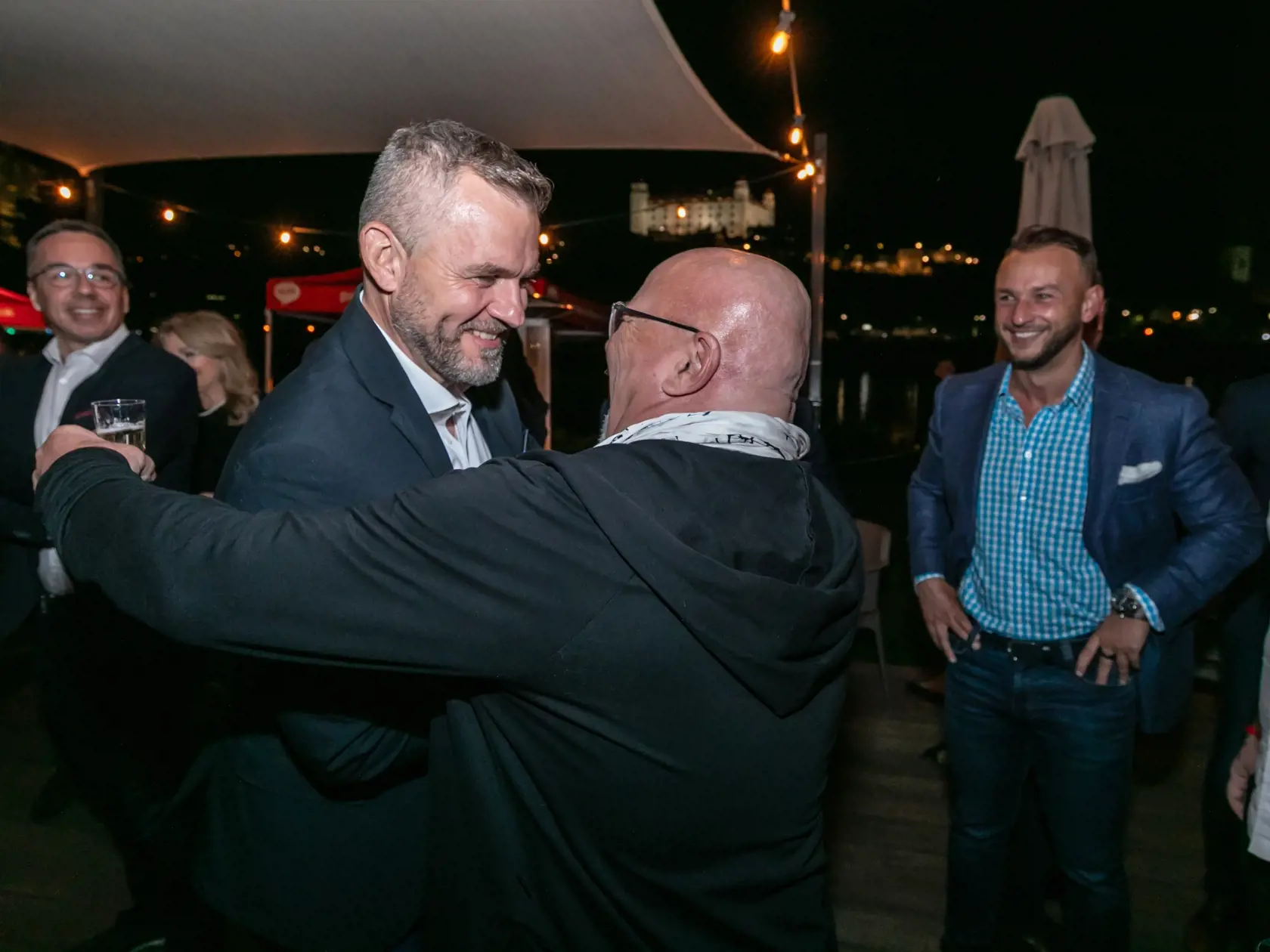 Na snímke predseda politickej strany HLAS - sociálna demokracia Peter Pellegrini počas volebnej noci v reštaurácii Aušpic.  