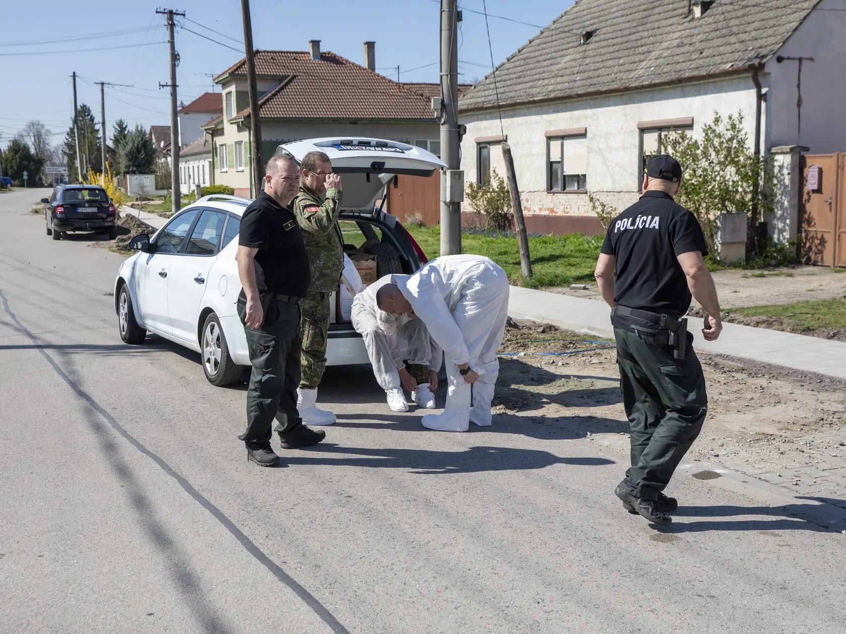 Na snimke je obec Plavecký Štvrtok, kde sa našlo ďalšie ohnisko nákazy slintačky a krívačky , okrem južného Slovenska aj na Záhorí.