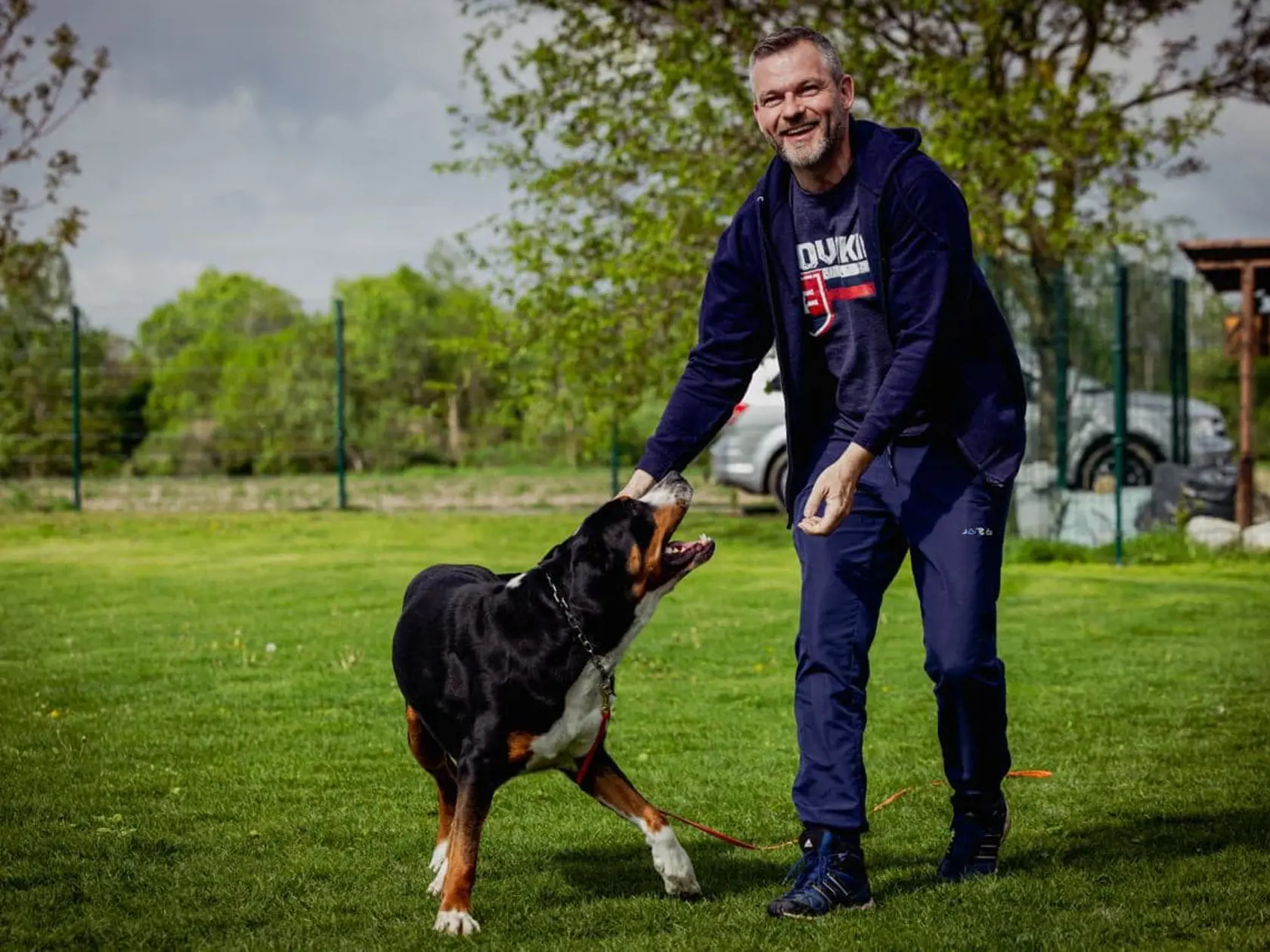 Peter Pellegrini trénuje svojho psa Geryho.
