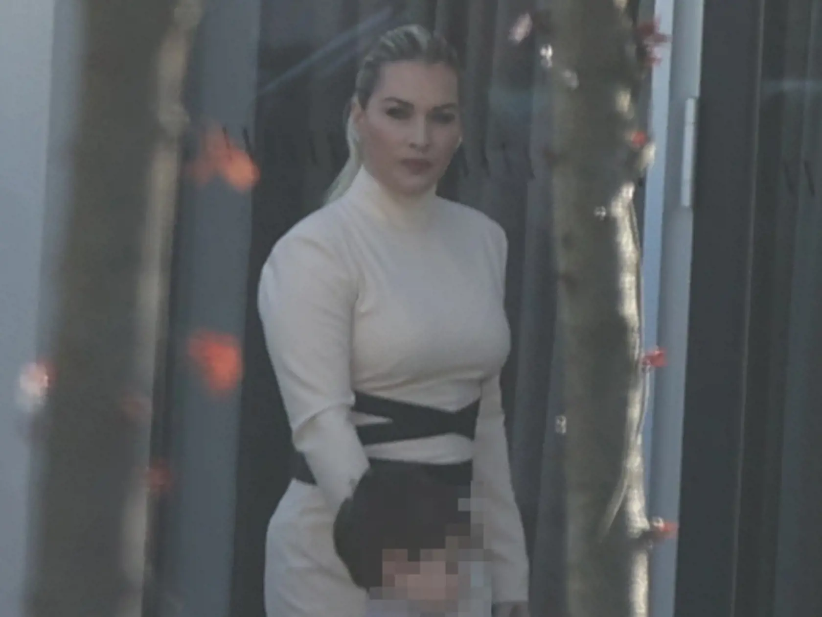 Dominika odišla do miestnosti na oslavu so synom Jakubkom ruka v ruke.