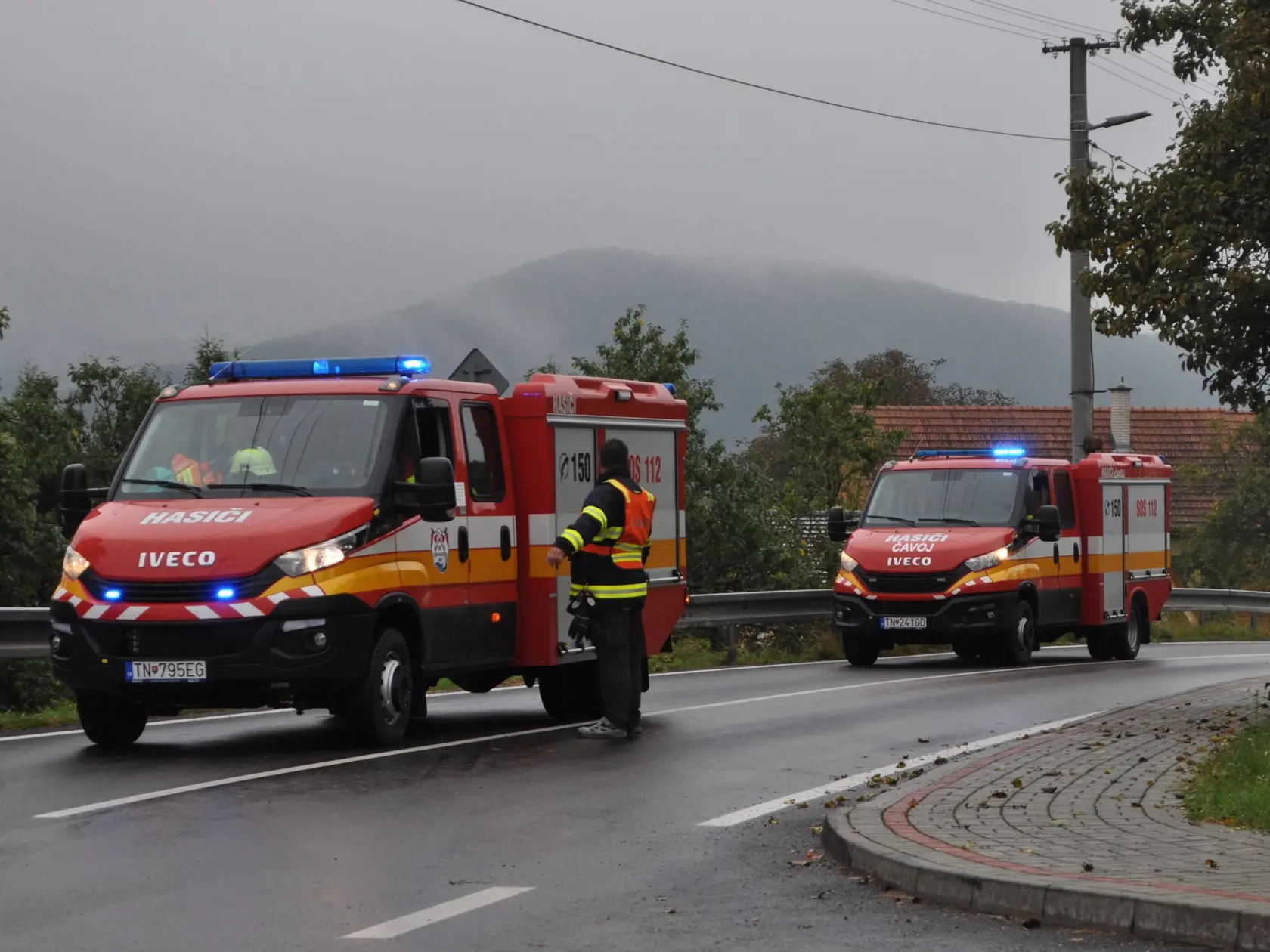 Na mieste celkovo zasahovalo deväť hasičov, na tiesňový hovor prijali o 18:23 informáciu, že zrejme uniká neznáma látka. „Kontaktovali sme políciu aj záchrannú zdravotnú službu. Pri obhliadke miesta bolo lokálne cítiť dráždivý zápach. Zamestnanec predajne Muničák nám potvrdil, že si u nich pred chvíľou zákazníci kúpili slzný sprej a pravdepodobne ho aj použili v malom množstve,“ upresnila Jana Matis Libová, hovorkyňa košických hasičov. (ilustračná snímka)