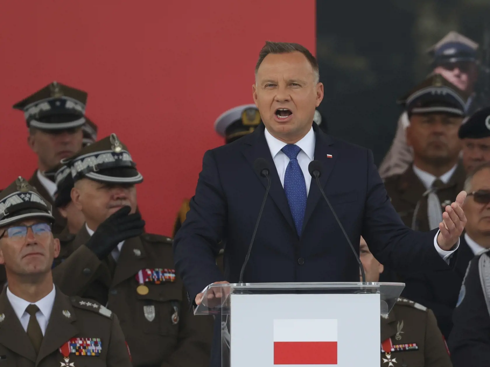 V rozhovore odvysielanom v utorok večer Duda uviedol, že "ak má byť Európa bezpečná, ak má byť bezpečný svet, ruský imperializmus treba zastaviť". Ak Ukrajina padne, podľa jeho slov ďalšie na rade bude Poľsko.