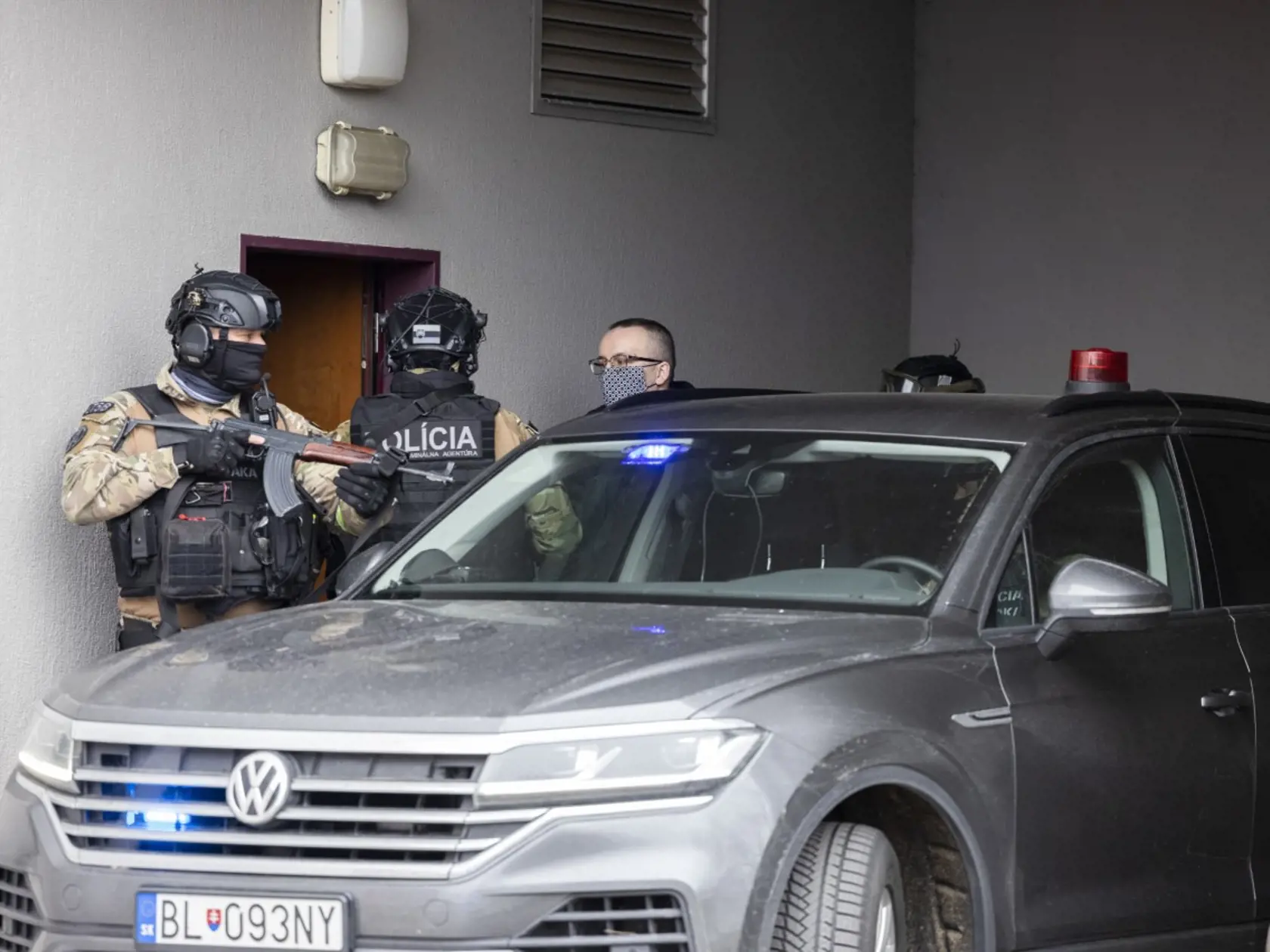 SIS nemá zatiaľ oficiálneho šéfa od momentu, kedy NAKA zadržala Vladimíra Pčolinského. Ten sa následne svojej funkcie vzdal.