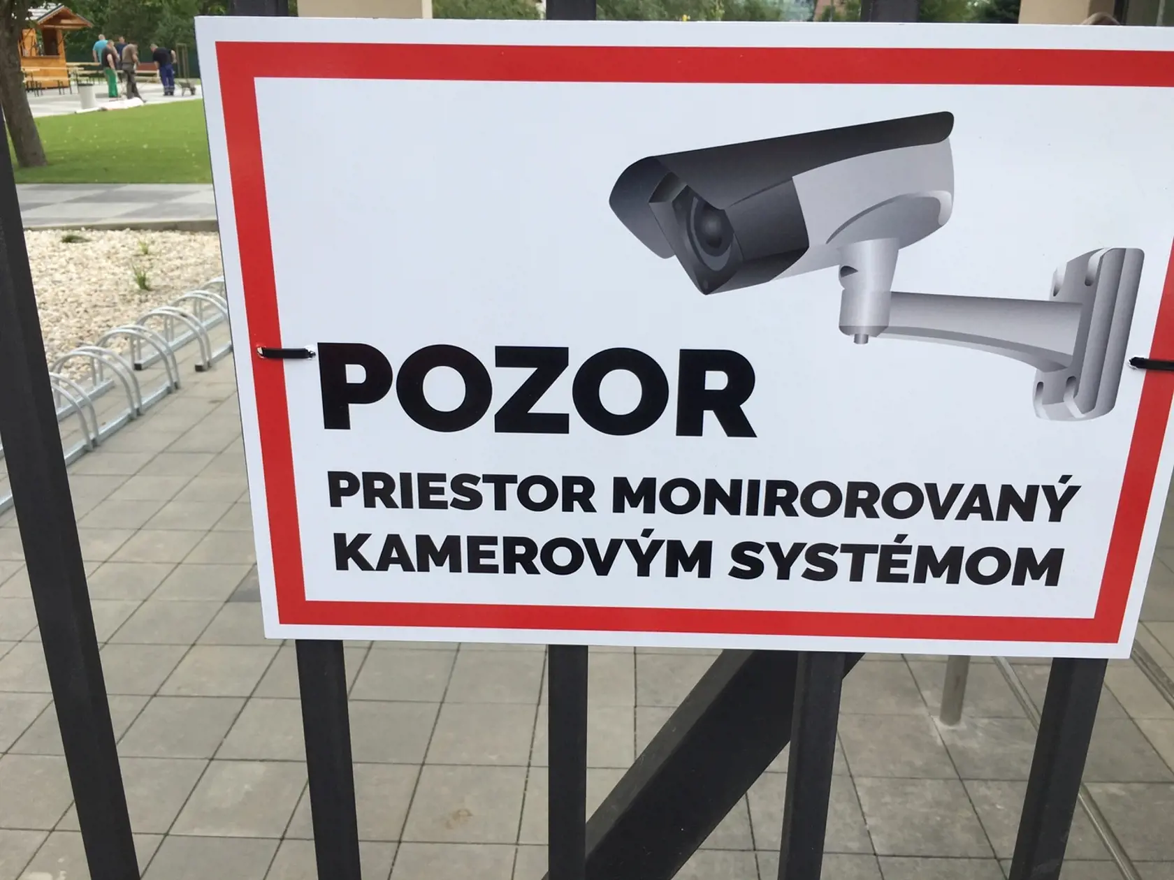 Pripravená je šmykľavka, detský bazén a aj časť pre najmenších. Plavcom nebudú chýbať plavecké dráhy. Na kúpalisku bude k dispozícii okrem plavčíka aj prvá pomoc.