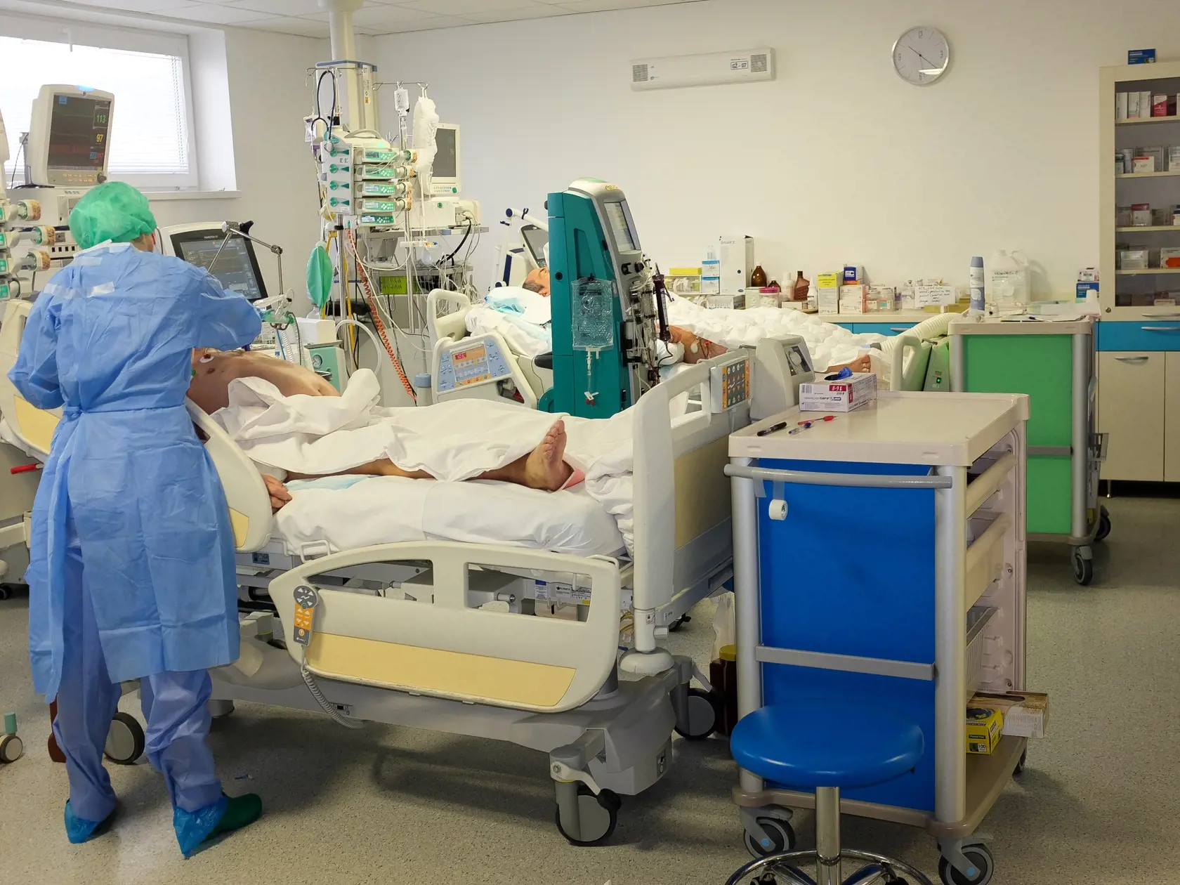 Slovenská komora sestier a pôrodných asistentiek (SKSaPa) sa sťažuje na chaos pri vyplácaní finančného príspevku vo výške 350 eur.