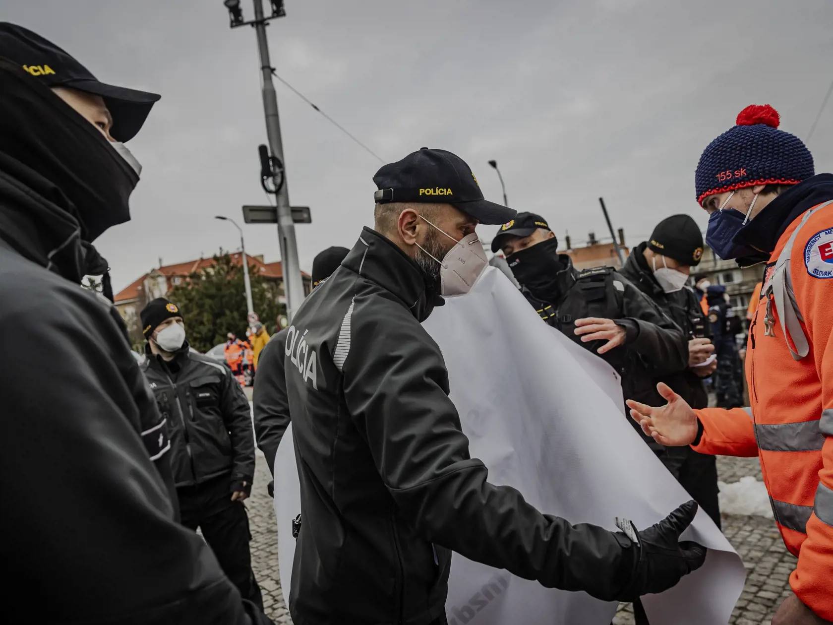 Slovenská komora sestier a pôrodných asistentiek (SKSaPa) sa sťažuje na chaos pri vyplácaní finančného príspevku vo výške 350 eur.
