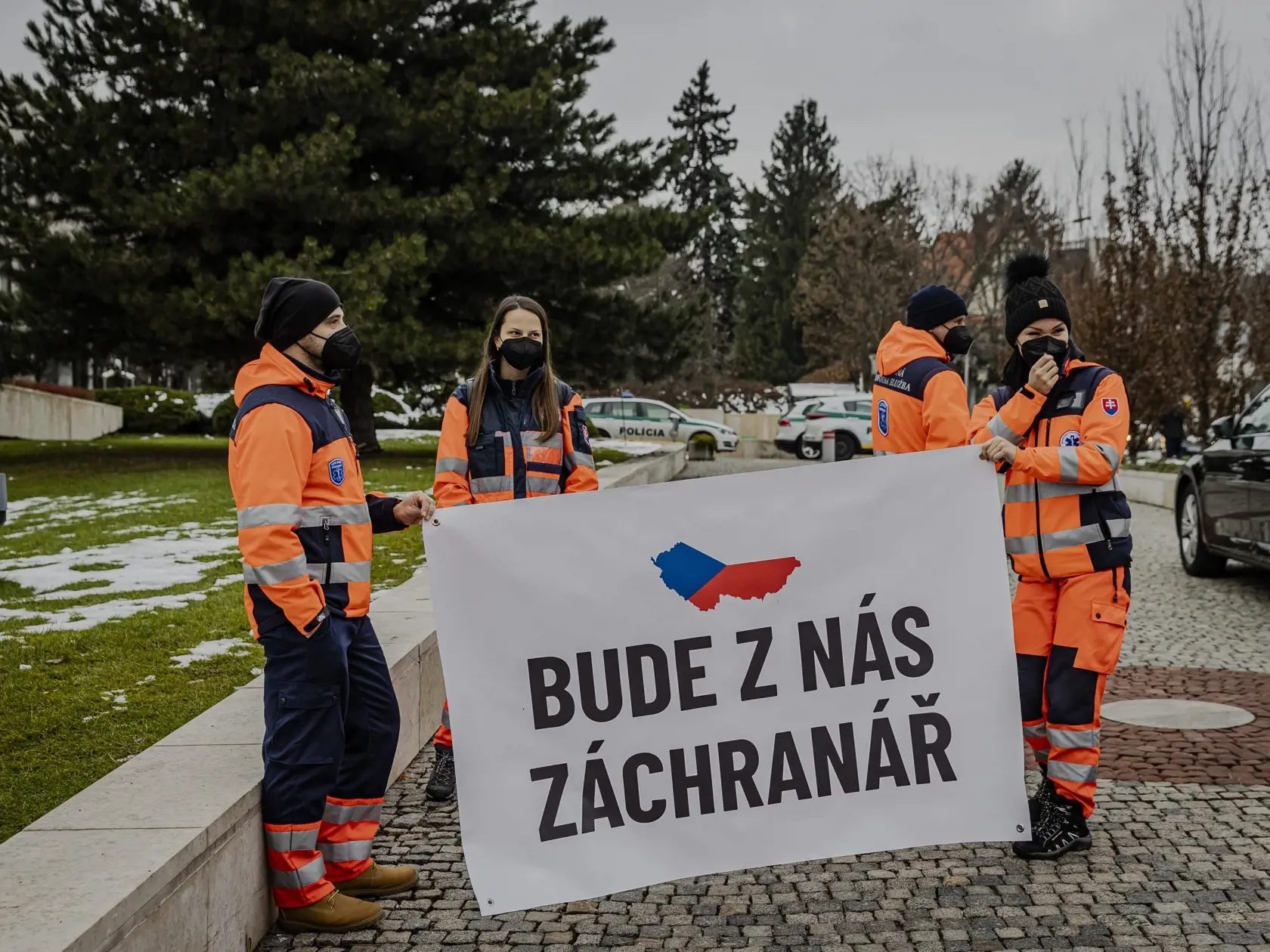 Slovenská komora sestier a pôrodných asistentiek (SKSaPa) sa sťažuje na chaos pri vyplácaní finančného príspevku vo výške 350 eur.