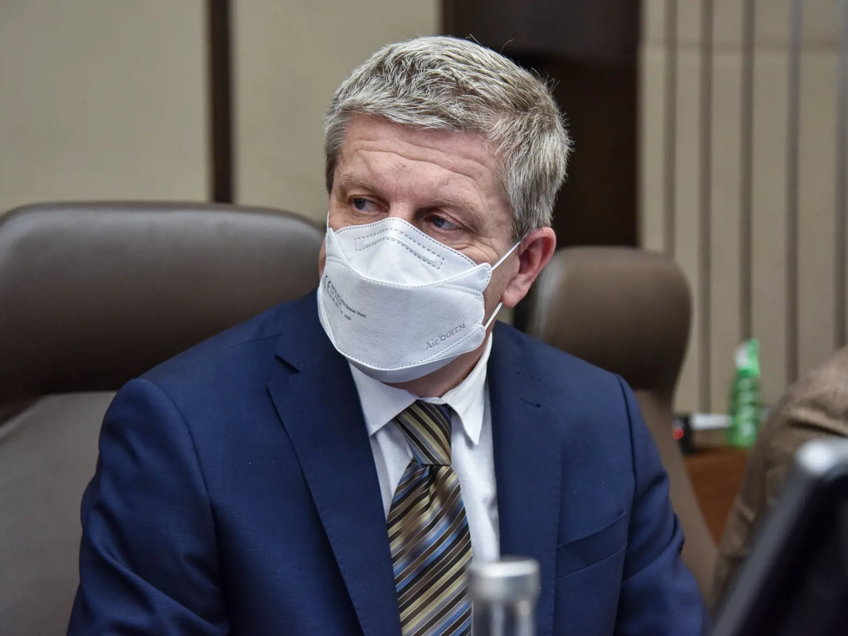 Slovenská komora sestier a pôrodných asistentiek (SKSaPa) sa sťažuje na chaos pri vyplácaní finančného príspevku vo výške 350 eur.