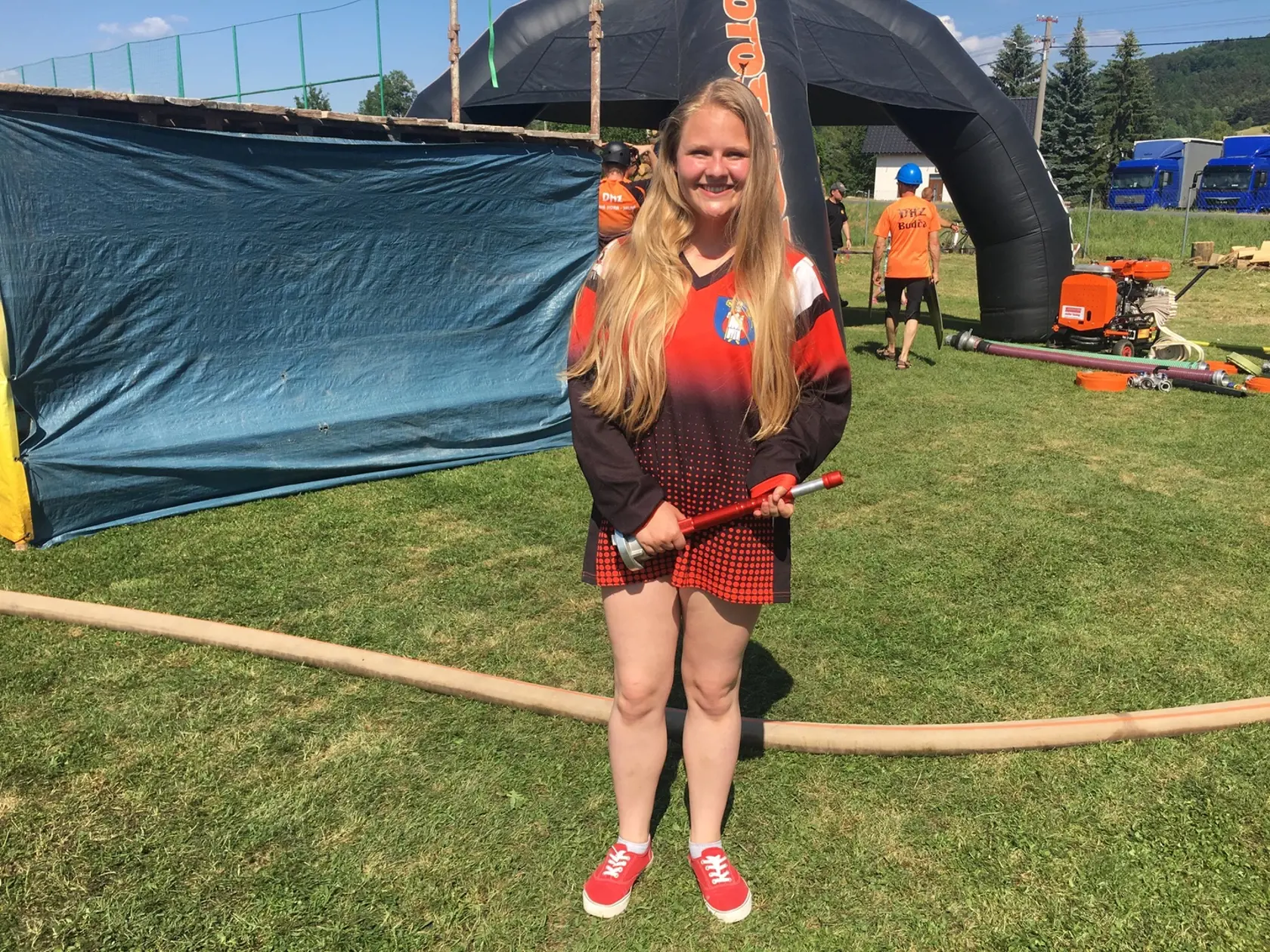 Simona Slašťanová (17), DHZ Bartošova Lehôtka. Vždy ukončí útok na ľavom prúde.