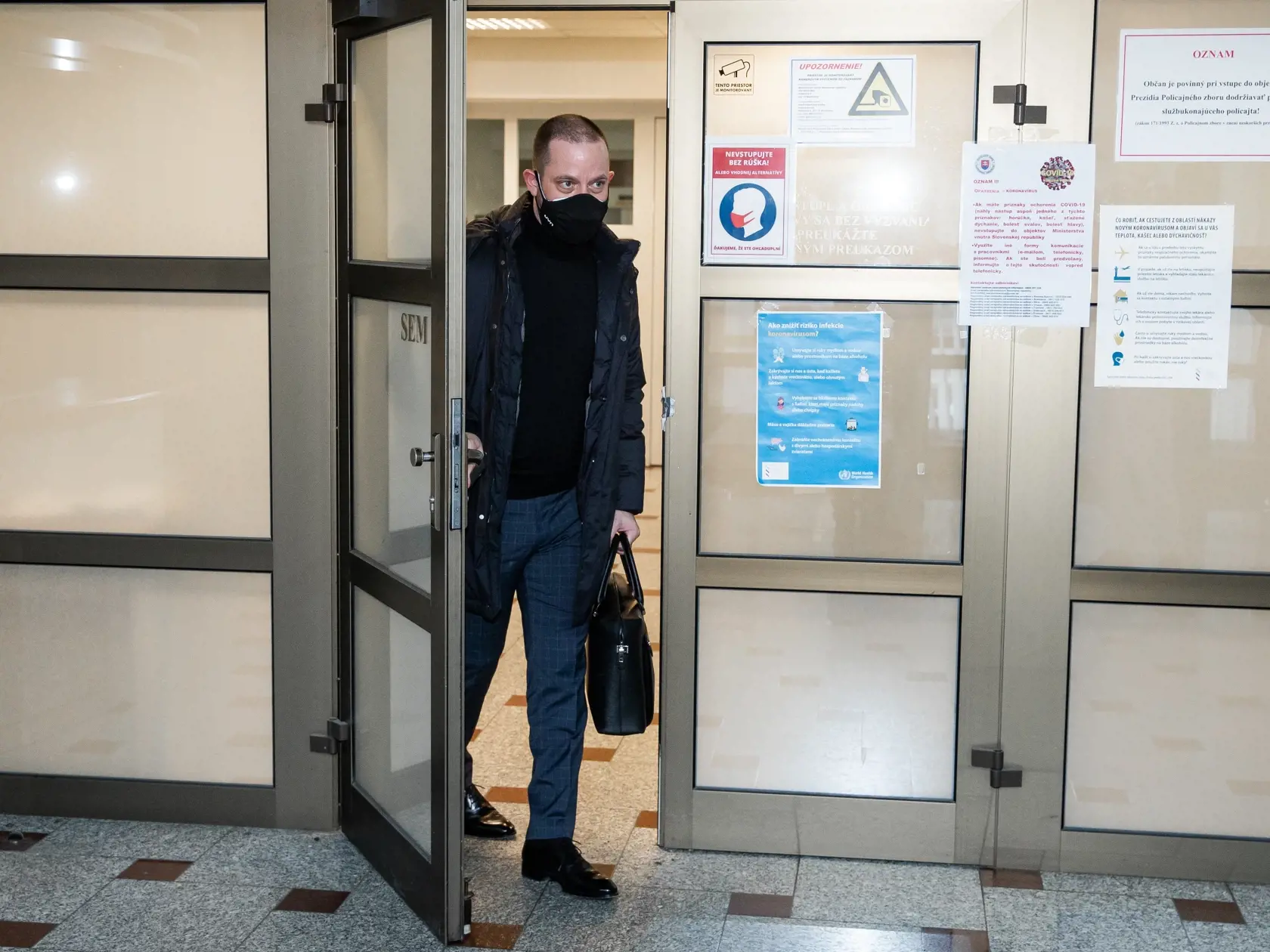 Marek Para je známy advokát, ktorý hájil viacero kontroverzných osobností. Okrem Ivana Lexu, ktorý mal byť zapletený do zavlečenia Michala Kováča mladšieho, obhajoval aj Pavla Ruska v prípade kauzy falšovania zmeniek televízie Markíza a medzi jedného z jeho "najprominentnejších" klientov patrí aj Marian Kočner.