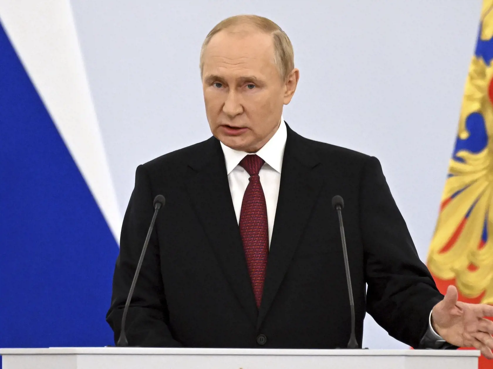 Ruský prezident Vladimir Putin počas prejavu na oslavách vyhlásenia anexie štyroch okupovaných ukrajinských oblastí za štátne územie Ruska, na Červenom námestí v Moskve 30. septembra 2022. Putin vyhlásil v piatok - počas prejavu v Kremli - štyri okupované ukrajinské oblasti za štátne územie Ruska. Anexia Doneckej a Luhanskej oblasti a častí Záporožskej a Chersonskej oblasti nie je medzinárodne uznaná.