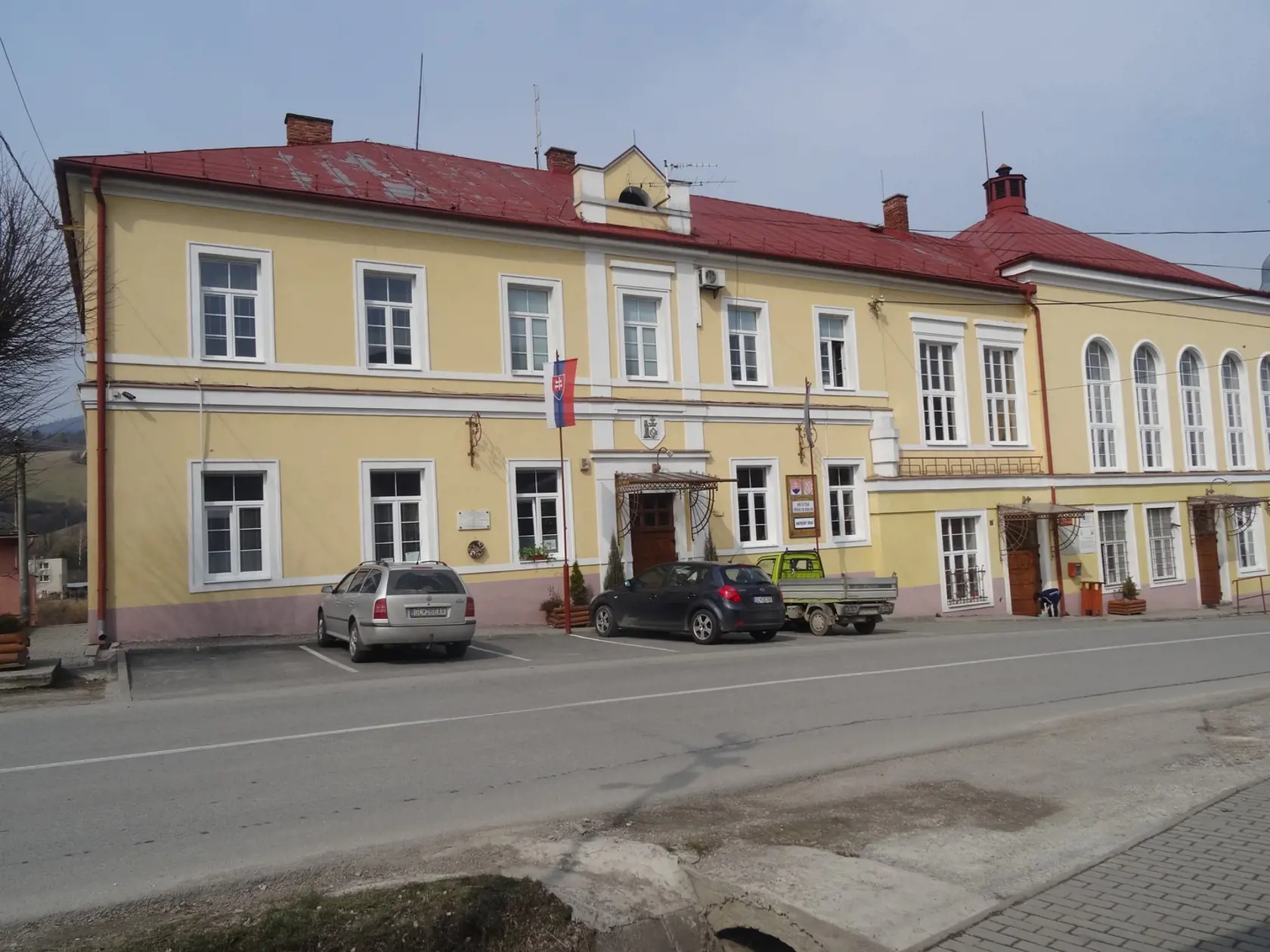 Nikto z Mníška si na nič nespomína nielen u nich v obci, ale ani v širokom okolí.