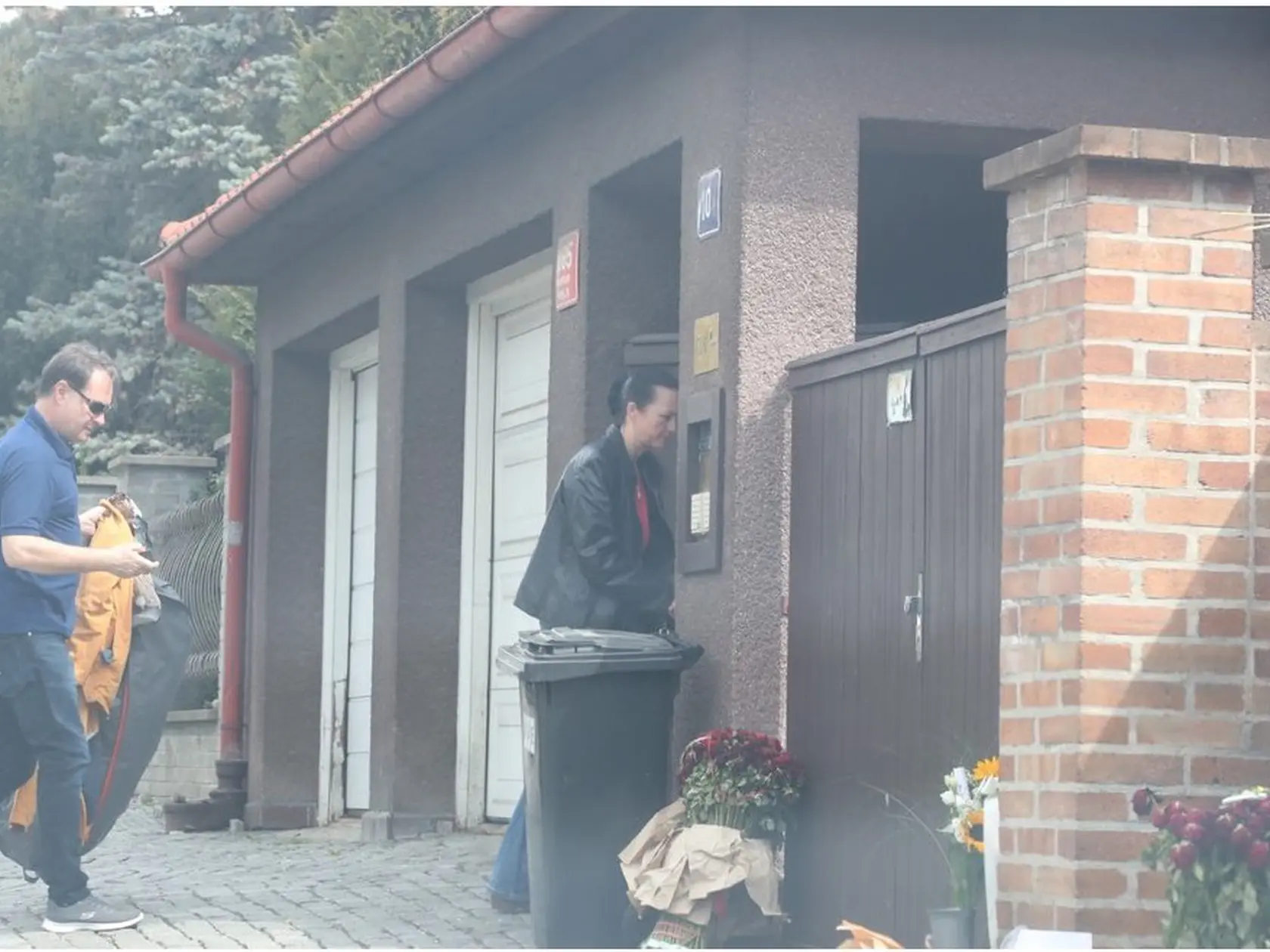 Pred vilou Slováčkovcov.