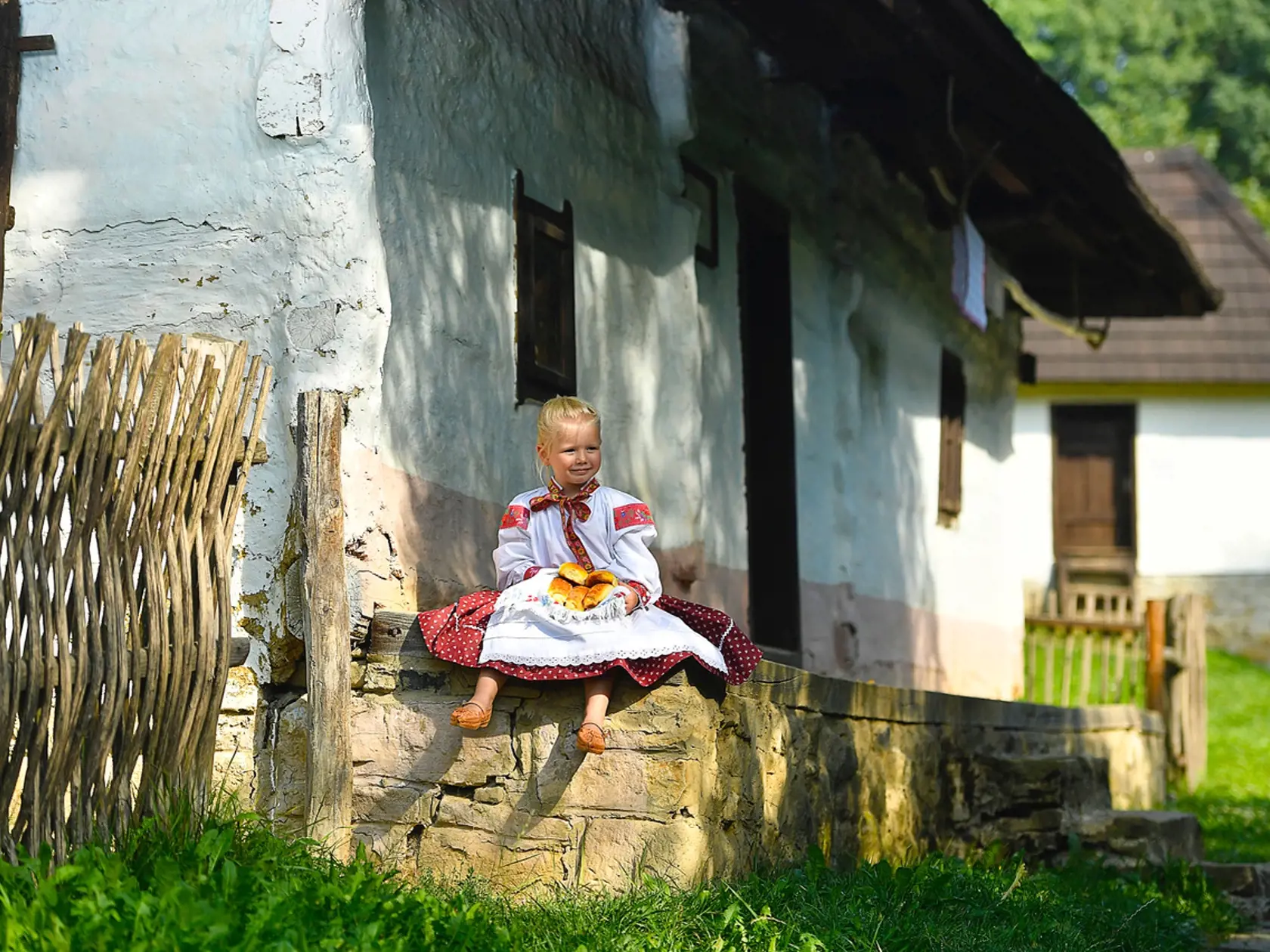 Skanzen v Humennom 
predstavuje život obyčajného dedinského ľudu.