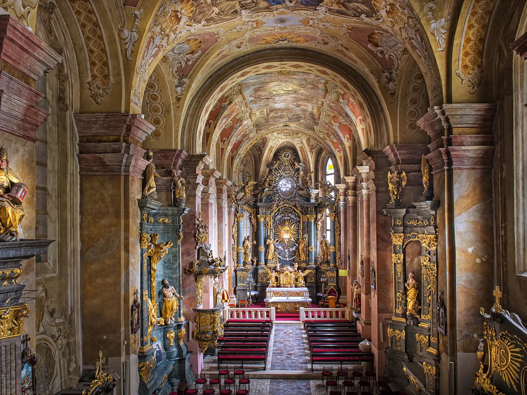 Bazilika Minor Narodenia Panny Mária vo Vranove nad Topľou je rímskokatolícka basilica minor. V jej interiéri je obraz Panny Márie, ktorý pred vyše 300 rokmi ronil krvavé slzy.