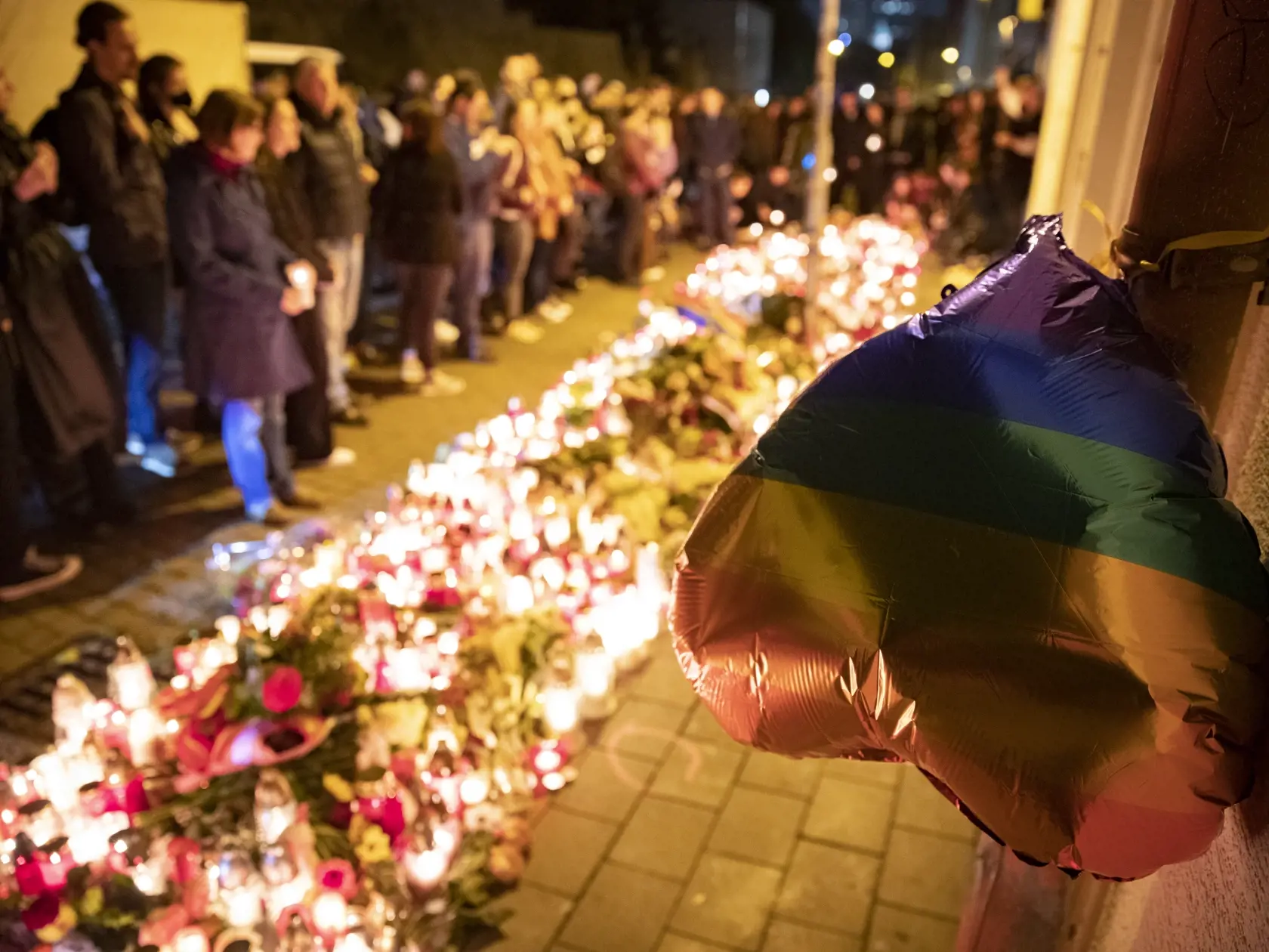 Spomienkový pochod za Matúša a Juraja, členov LGBT komunity, ktorých zastrelil radikalizovaný útočník v podniku Tepláreň na Zámockej ulici v Bratislave. 