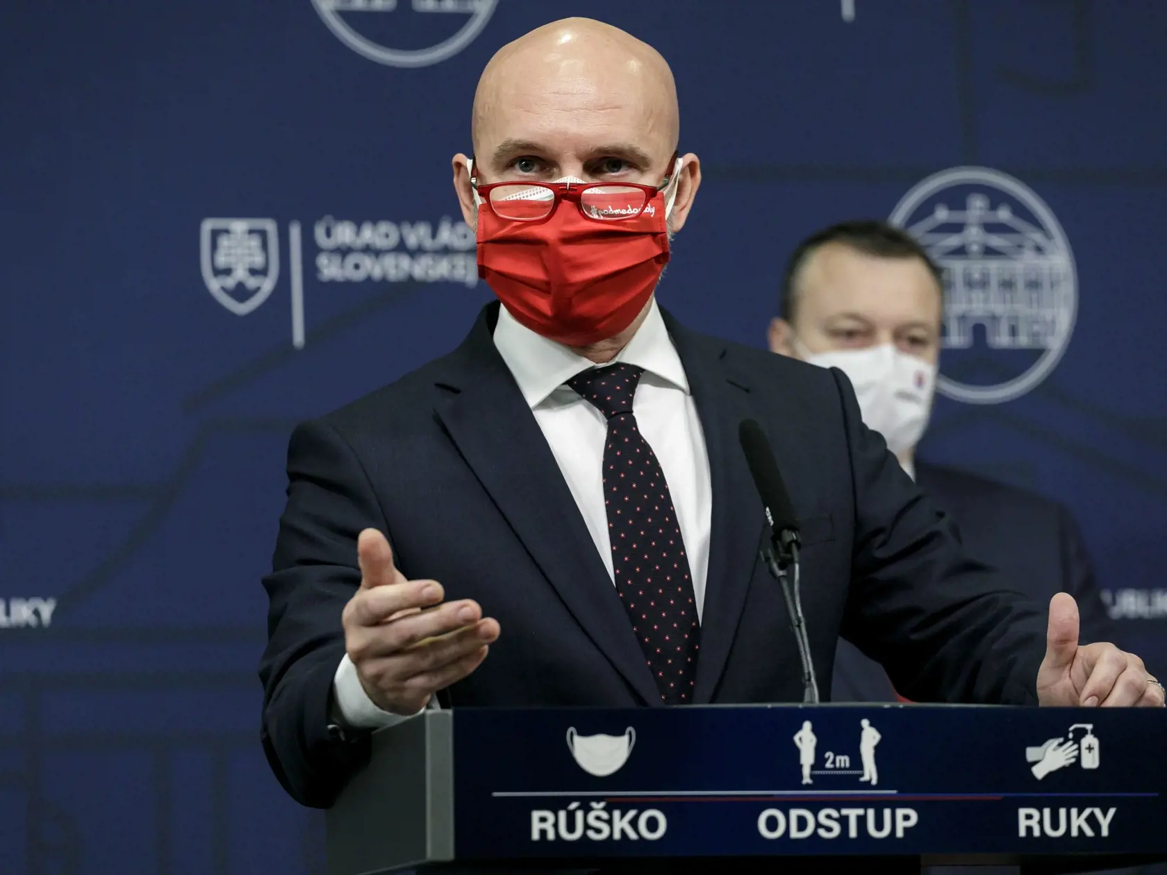 Na  snímke je minister školstva, vedy, výskumu a športu SR Branislav Gröhling (SaS) počas tlačovej konferencie.