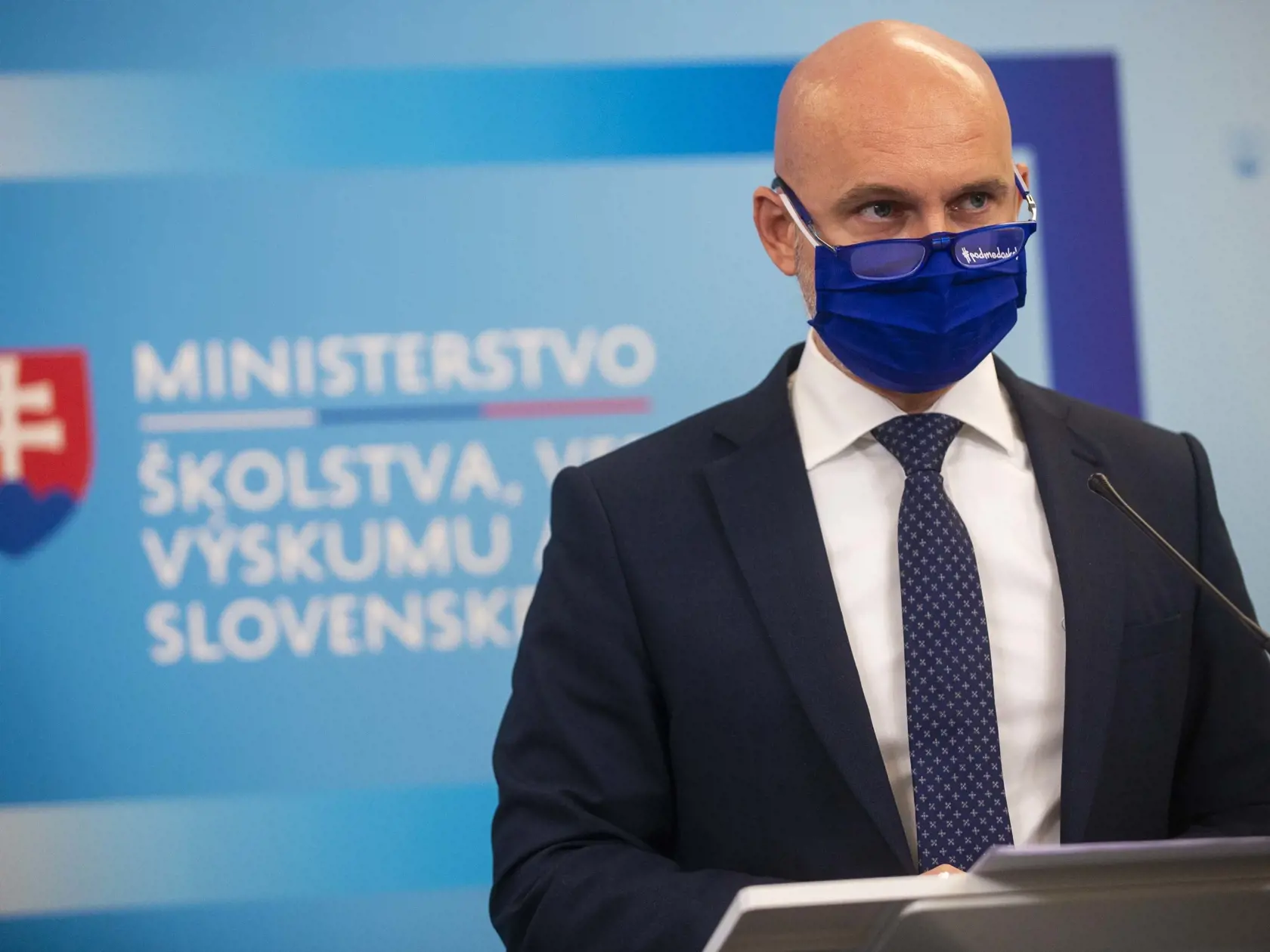 Na  snímke je minister školstva, vedy, výskumu a športu SR Branislav Gröhling (SaS) počas tlačovej konferencie.