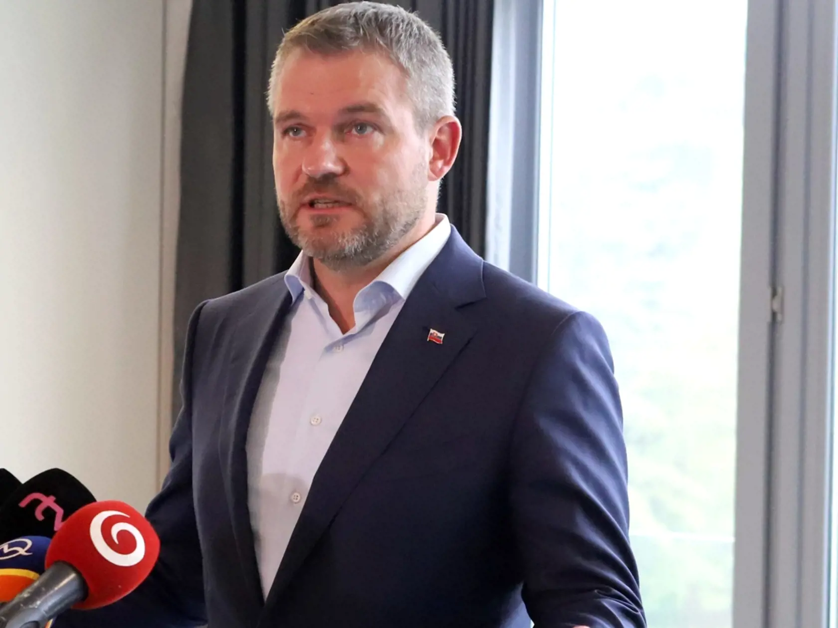 Na snímke podpredseda Národnej rady SR Peter Pellegrini počas tlačovej konferencie 10. júna 2020 v Banskej Bystrici. Peter Pellegrini končí v strane Smer-SD. Viac s ňou nespája svoju politickú budúcnosť, vzdáva sa funkcie jej podpredsedu a značku Smer-SD podľa vlastných slov necháva "otcovi zakladateľovi" predsedovi Robertovi Ficovi. FOTO TASR - Ján Krošlák