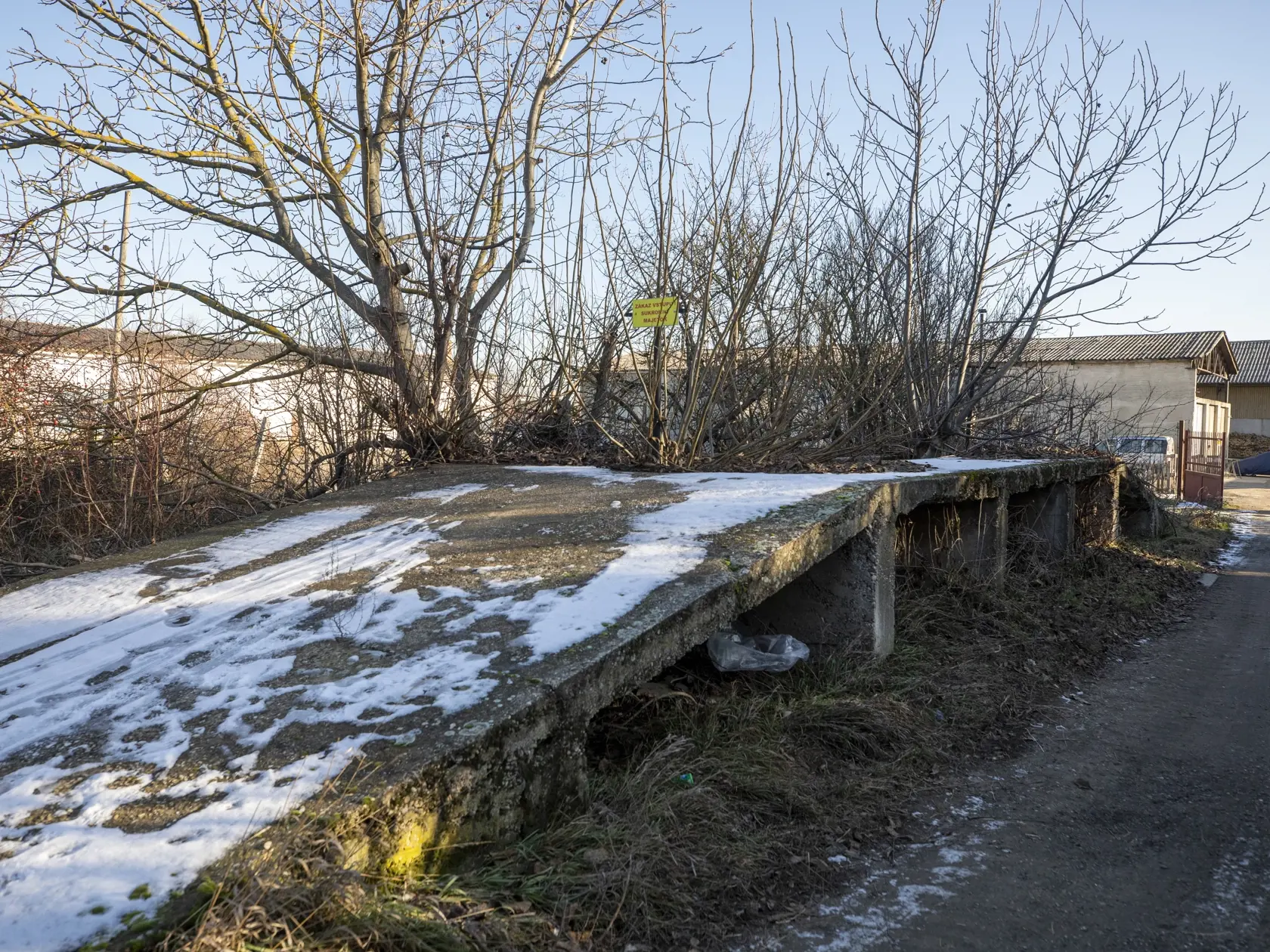 Na snímke MILOSLAVOV – areál bývaleho družstva. Kauza detskej šikany v Miloslavove, keď tínedžeri zbili a opili len 11-ročné dievča.