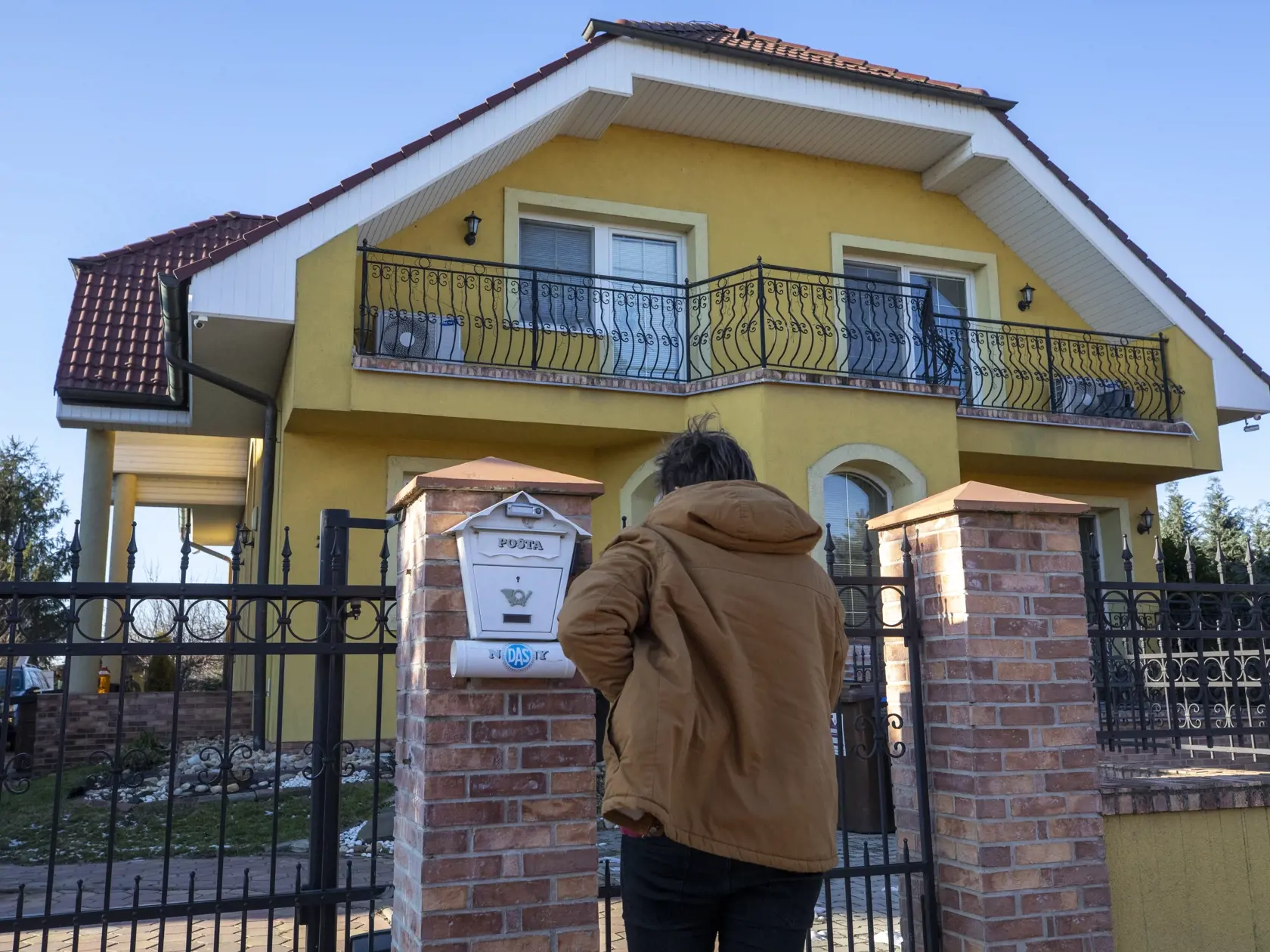 Na snímke MILOSLAVOV – dom a matka hlavnej aktérky kauzy detskej šikany v Miloslavove, keď tínedžeri zbili a opili len 11-ročné dievča.