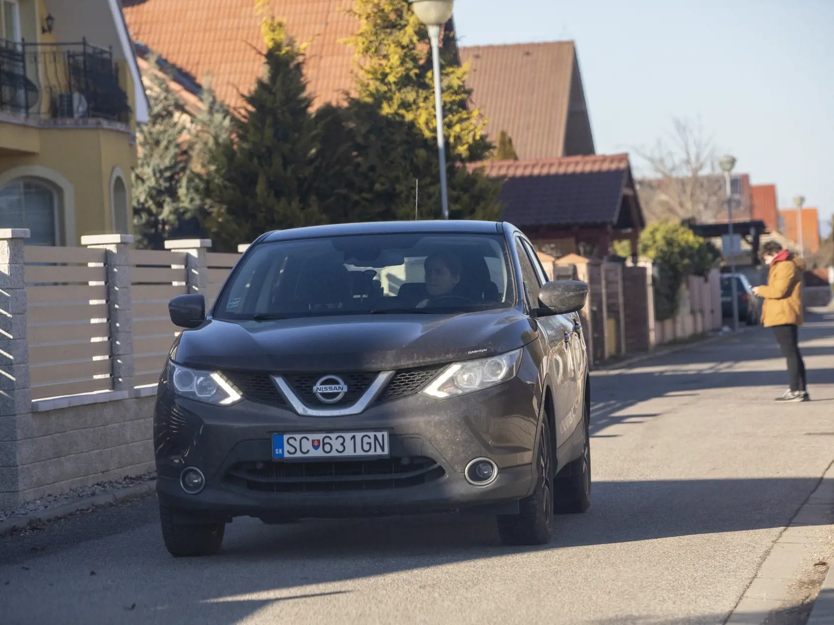 Na snímke MILOSLAVOV – dom a matka hlavnej aktérky kauzy detskej šikany v Miloslavove, keď tínedžeri zbili a opili len 11-ročné dievča.