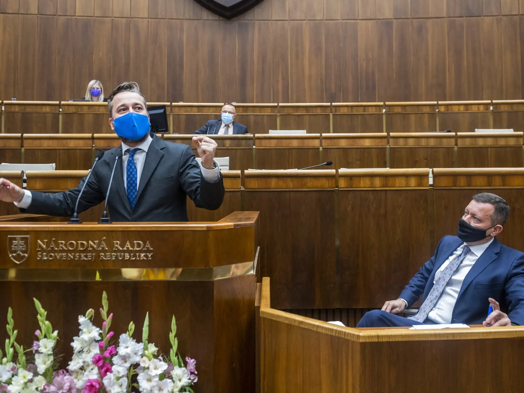 "Už dvakrát súd rozhodol, že Matovič sa musí ospravedlniť a zaplatiť trovy - väčšieho idiota z Matoviča už súdy robiť ani nemôžu. Mimochodom, Matovič sa pred súdom vyhováral ako čistý papaláš - vraj nestihol poslať svoje stanovisko, lebo bol premiér a predsedovia vlády sú predsa nadľudia," napísal Blaha.
