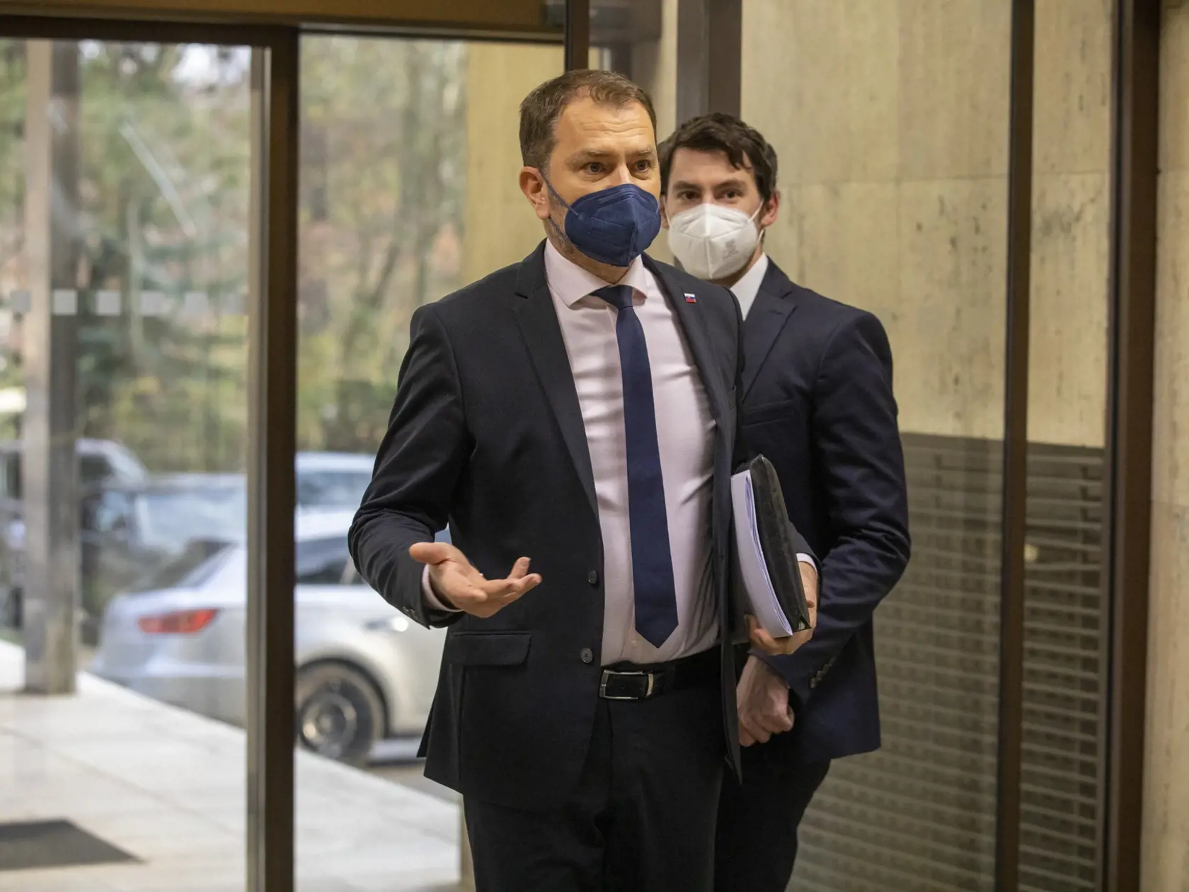 Blaha zažaloval Matoviča za výrok z 24. septembra 2020, keď v pozícii predsedu vlády na pôde parlamentu počas Hodiny otázok hovoril o informácii, ktorú dostal e-mailom a podľa ktorej Blaha ešte ako študent preskočil plot záhrady a „mydlil barana“. Reagoval tak na vystúpenie Blahu, ktorý hovoril o Matovičovej manželke ako o „bielej kobyle“.